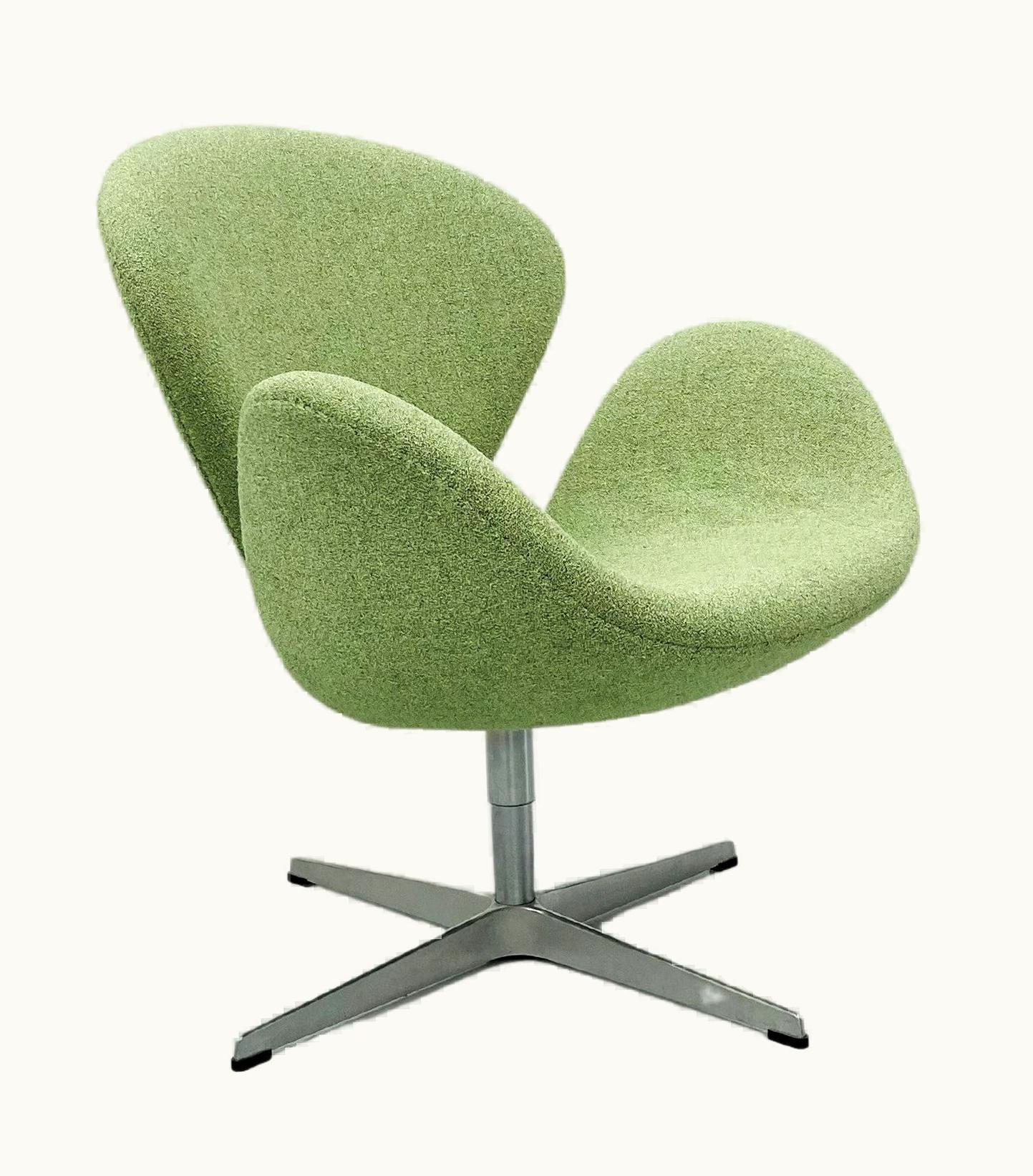 Arne Jacobsen Arne Jacobsen Swan Chair In Green Wool By Arne Jacobsen For Fritz Hansen, 1958