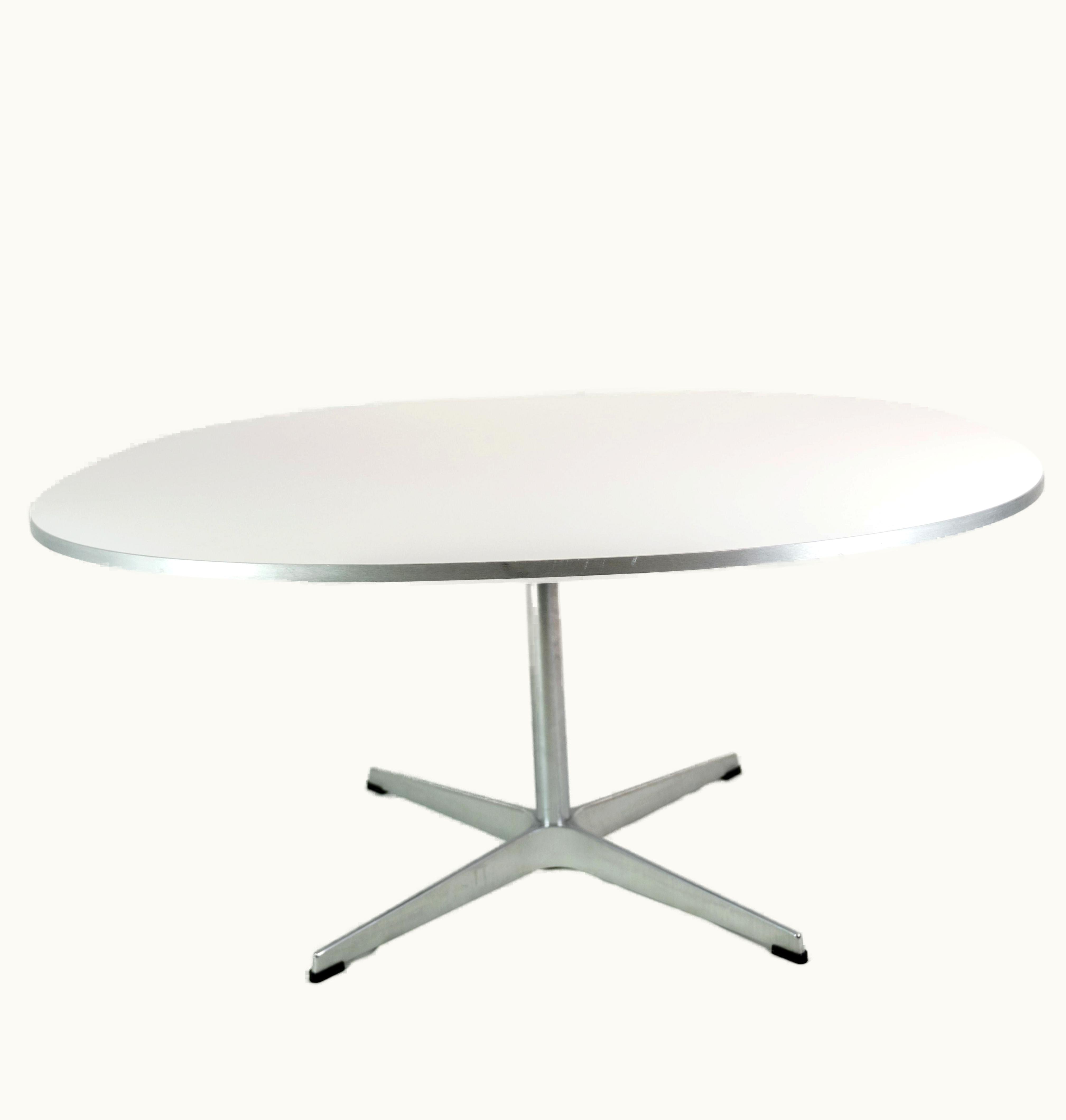 Arne Jacobsen Arne Jacobsen Coffee Table / Sofa Table, Arne Jacobsen, Fritz Hansen, 2018