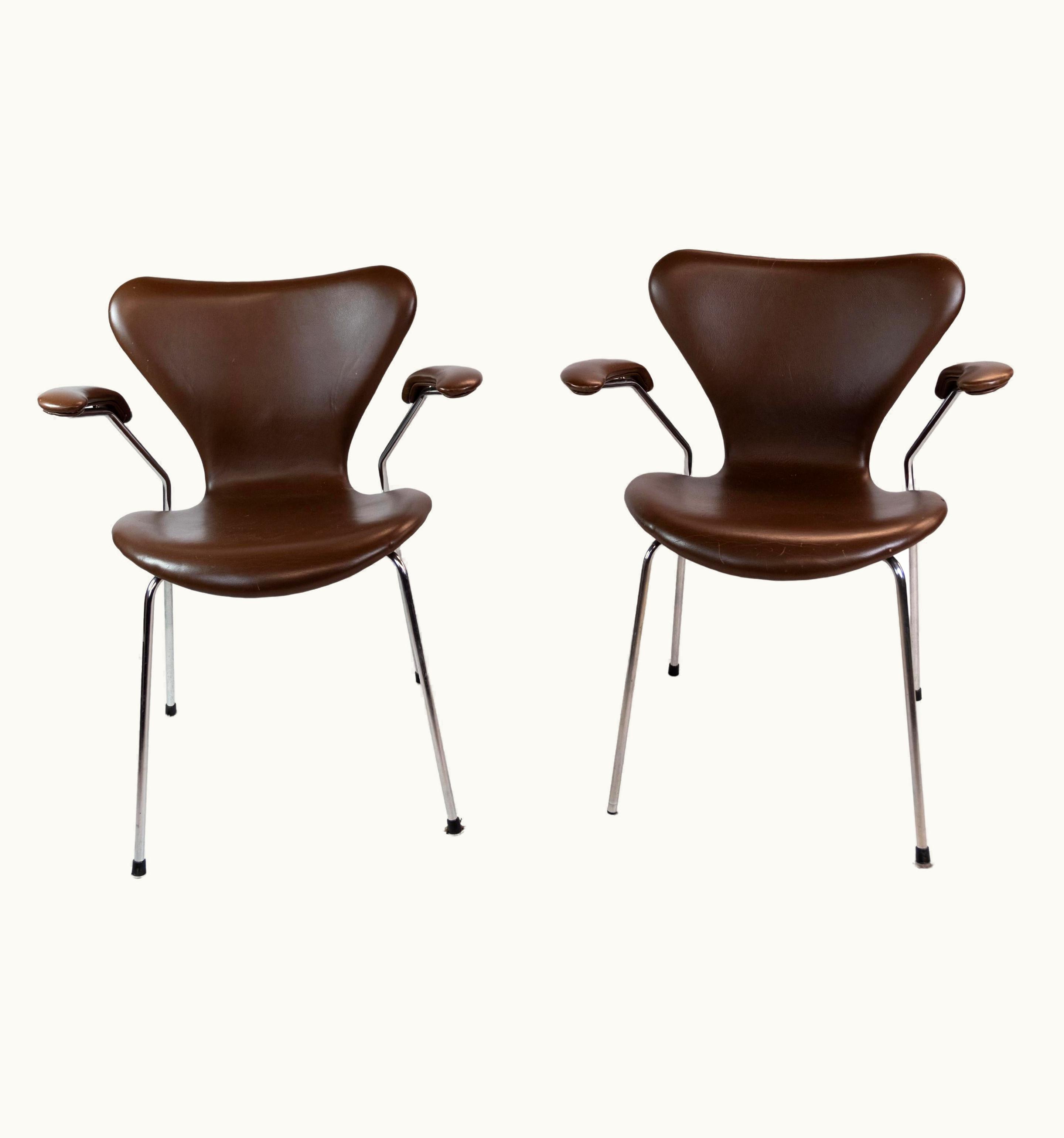 Arne Jacobsen Arne Jacobsen Set Of Two Seven Chairs, Model 3207, Dark Brown Leather, Arne Jacobsen, 1955