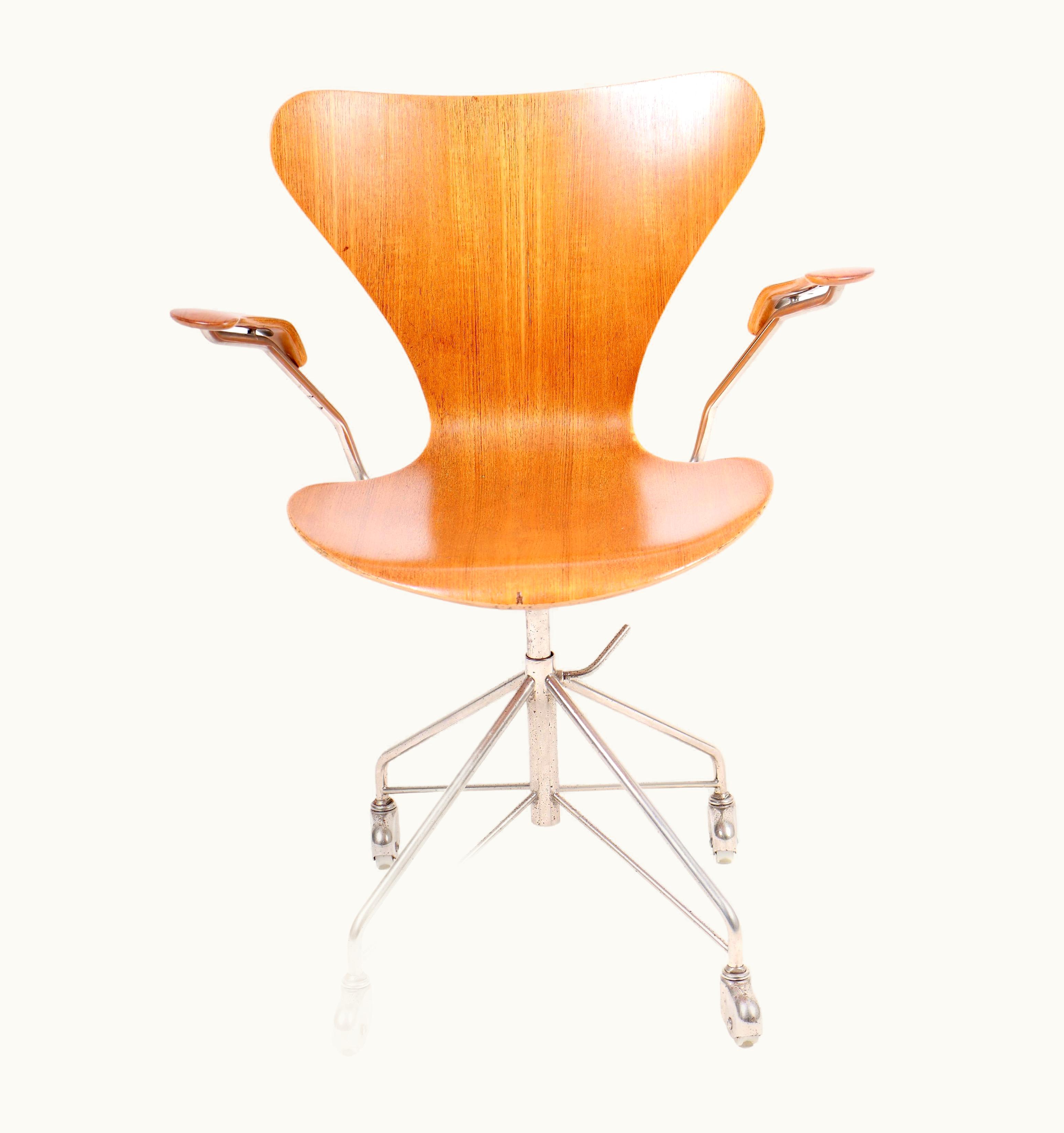 Arne Jacobsen Arne Jacobsen Mid-Century Desk Chair Model 3117 In Teak By Arne Jacobsen, 1960s