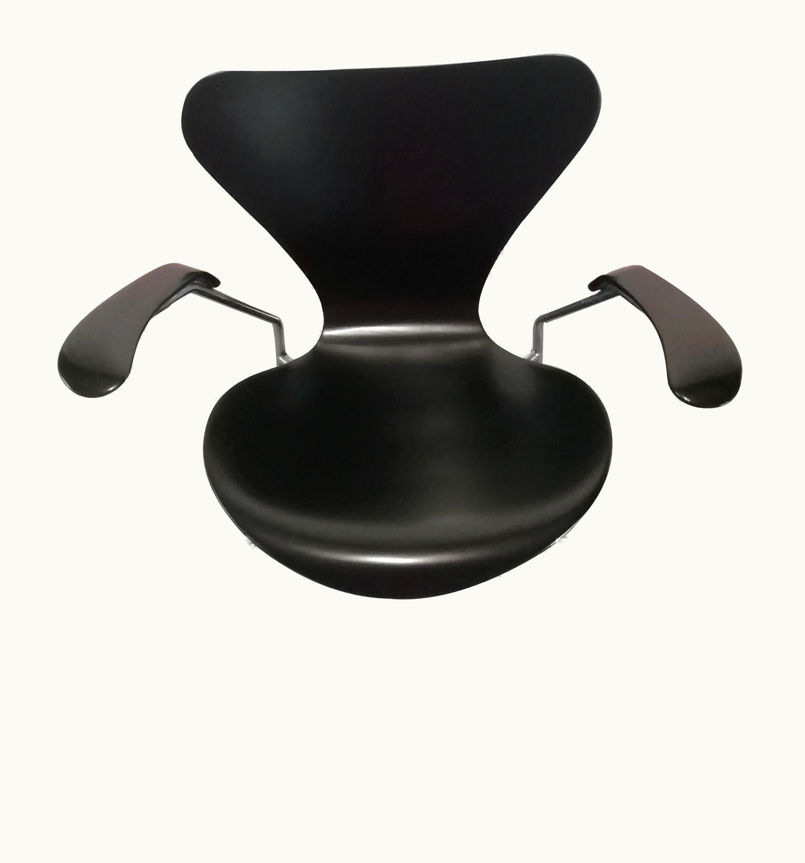 Arne Jacobsen Arne Jacobsen 20th Century Black Butterfly Series 7 Armchair By Arne Jacobsen For Fritz Hansen