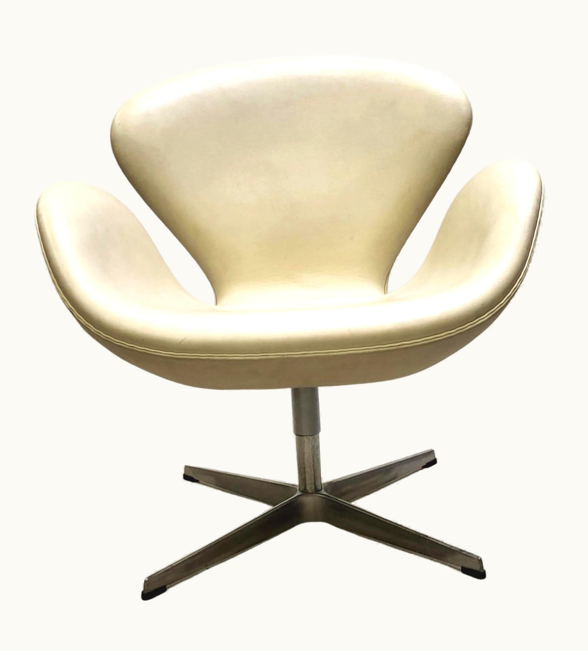 Arne Jacobsen Arne Jacobsen Swan Chair By Arne Jacobsen For Fritz Hansen 2006 Model