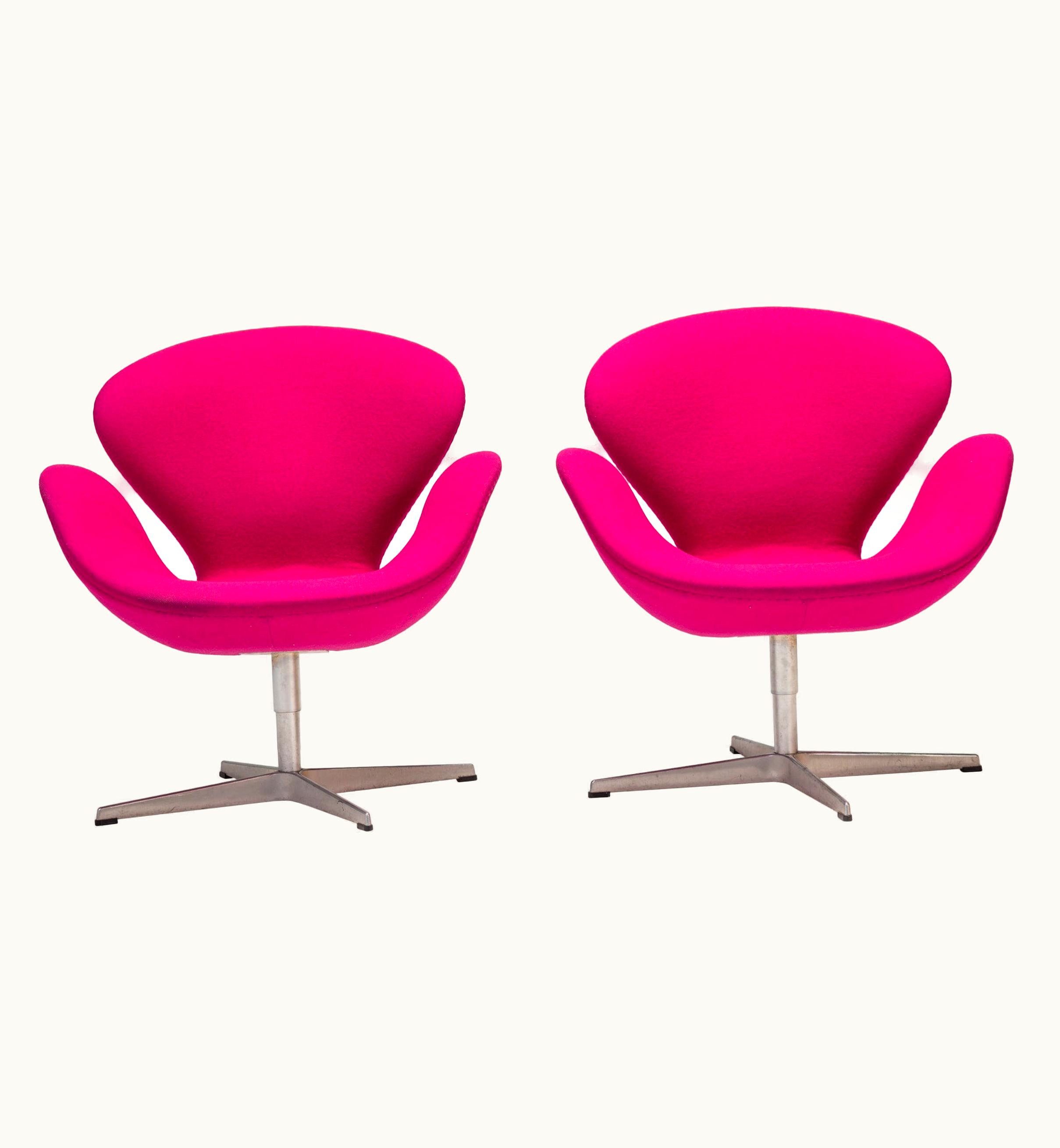 Arne Jacobsen Arne Jacobsen For Fritz Hansen Purple Swan Swivel Armchair, Set Of Two