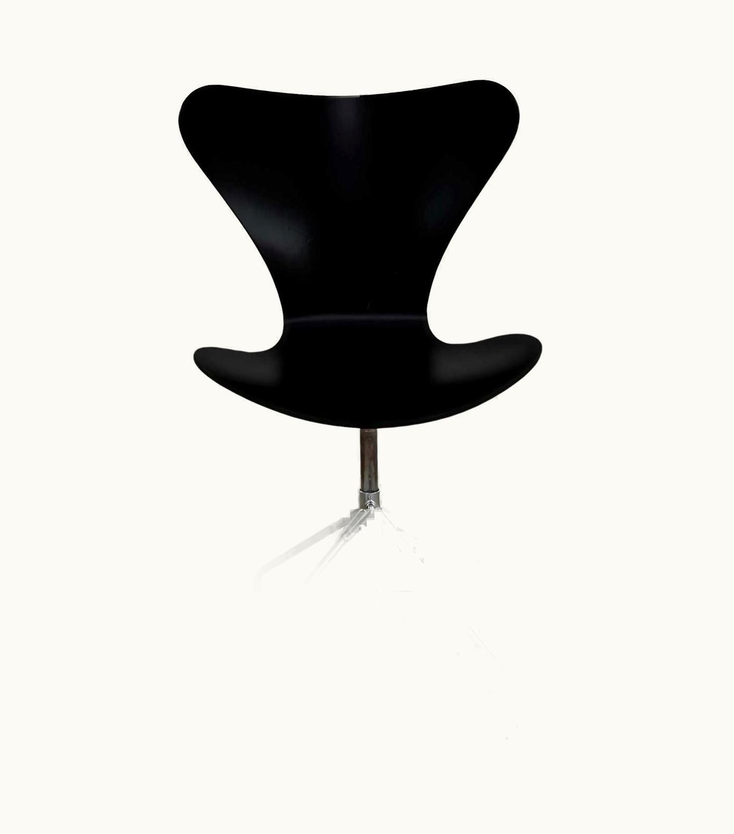 Arne Jacobsen Arne Jacobsen Scand Modern Arne Jacobsen Series 7 Black & Chrome Office Chair By Fritz Hansen