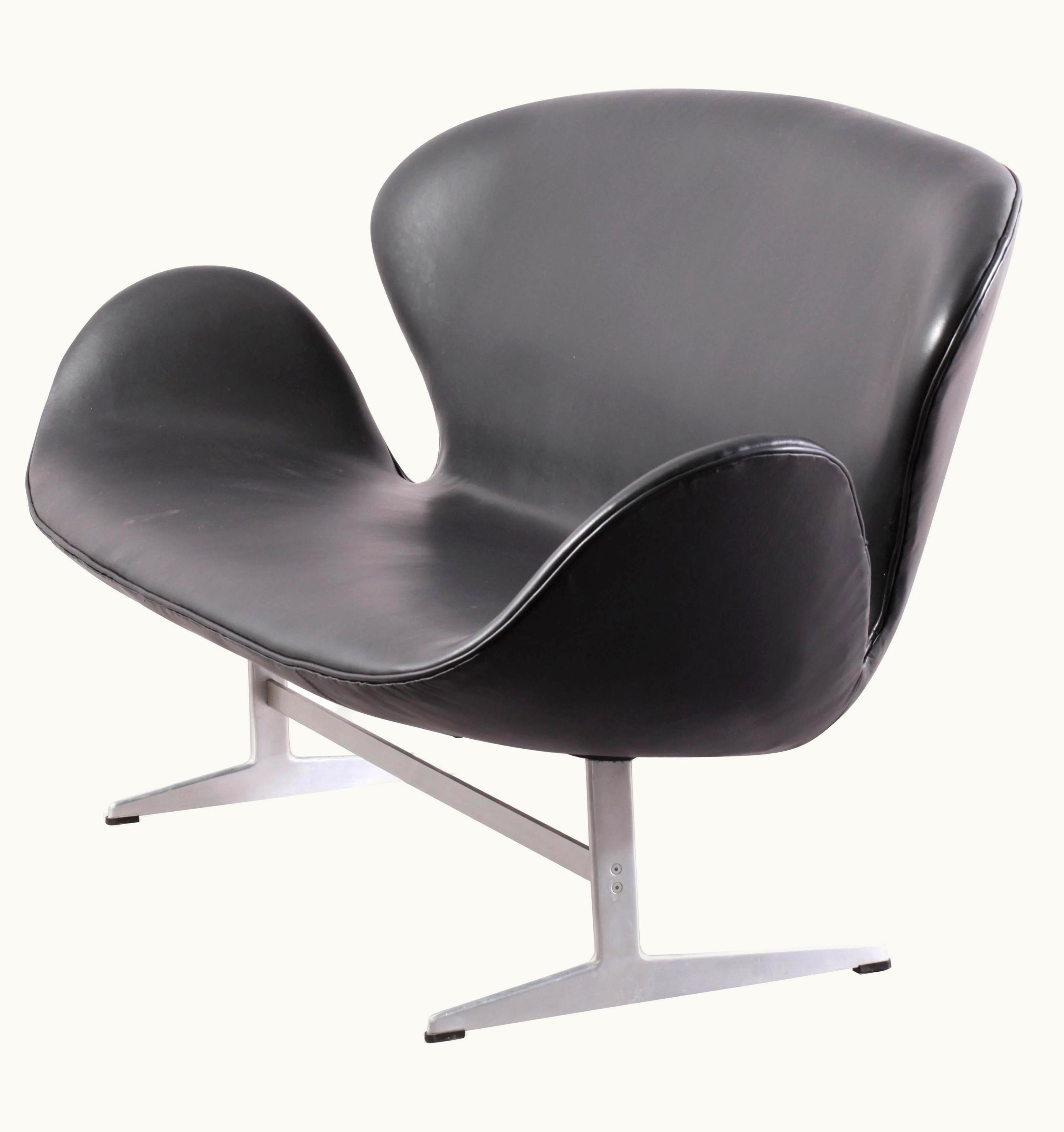 Arne Jacobsen Arne Jacobsen Swan Sofa, Arne Jacobsen Manufacture Fritz Hansen, Denmark, 1970