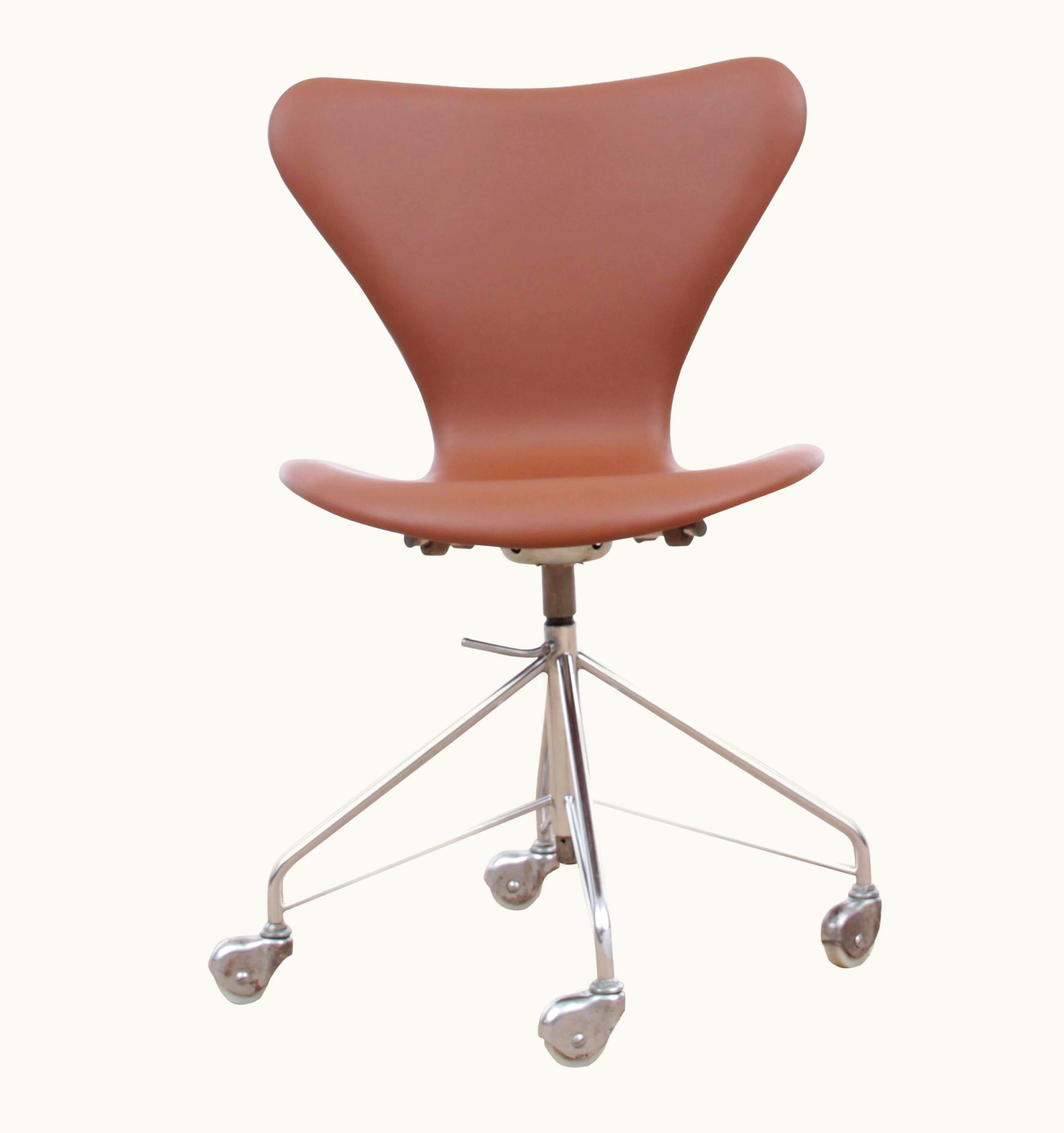Arne Jacobsen Arne Jacobsen Mid-Century Modern Scandinavian Leather Desk Chair Model 3117 By Arne Jacobsen