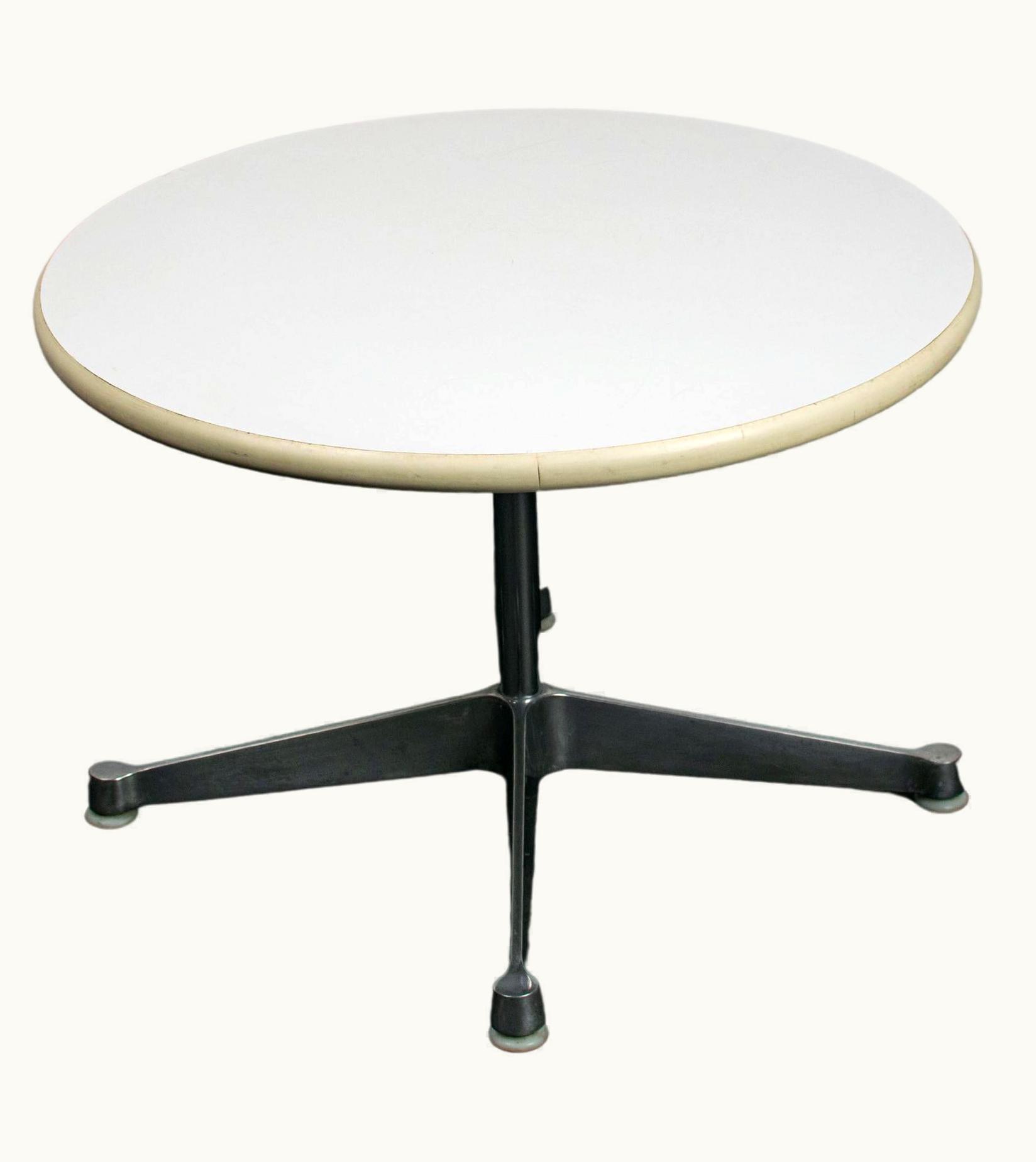 Charles and Ray Eames Charles and Ray Eames Table Basse Par Charles & Ray Eames Pour Herman Miller