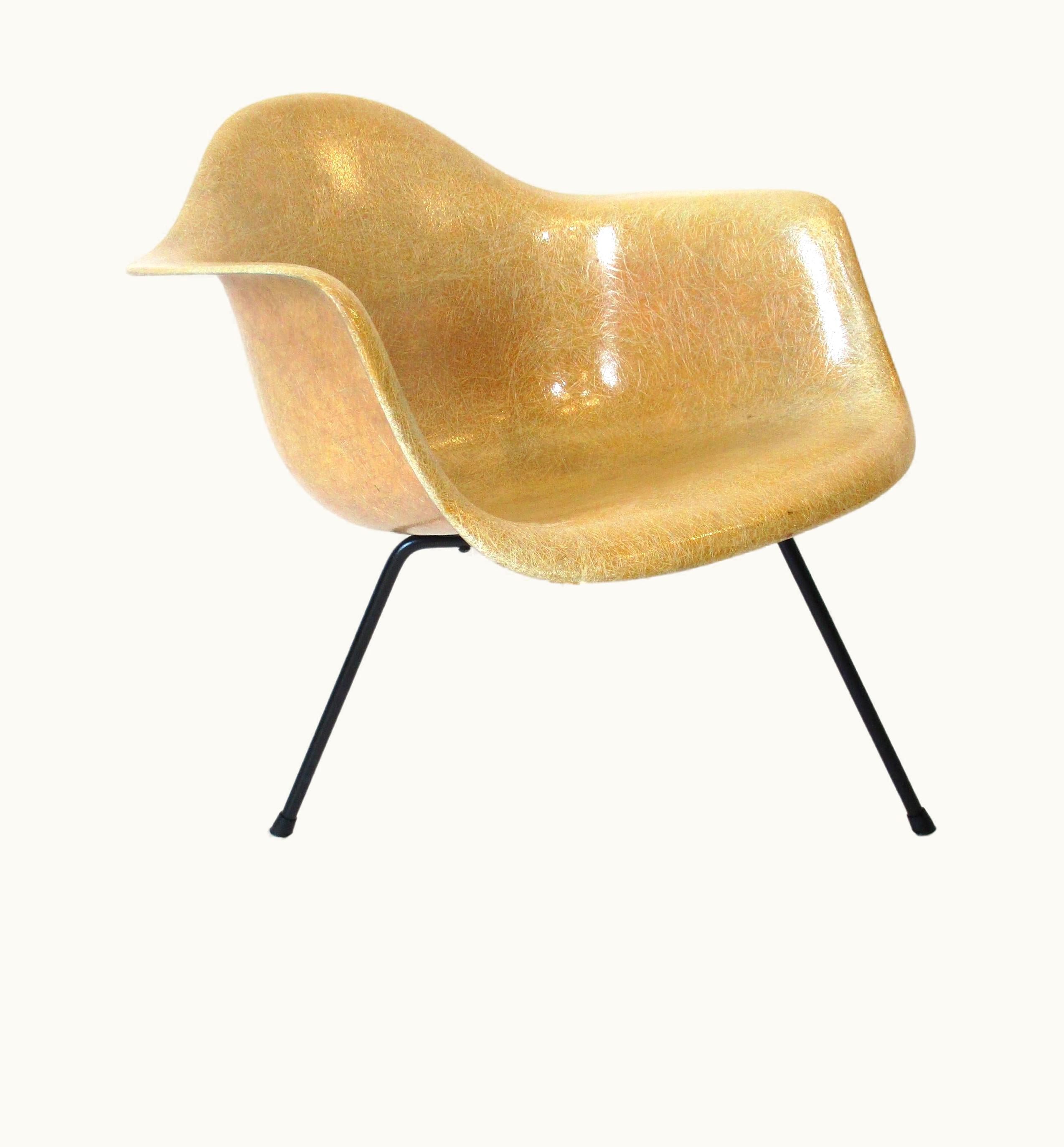 Charles and Ray Eames Early Rope Edge Eames Lounge Chair For Herman Miller
