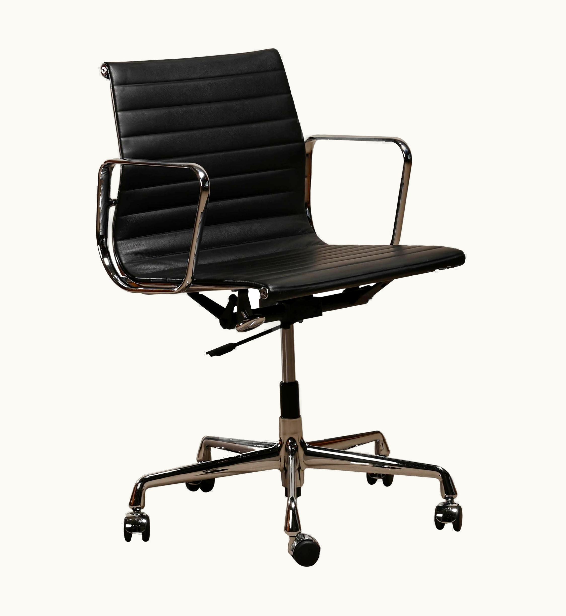 Charles Eames;Charles and Ray Eames Charles & Ray Eames EA117 Office Chair In Black Leather And Chrome, VItra