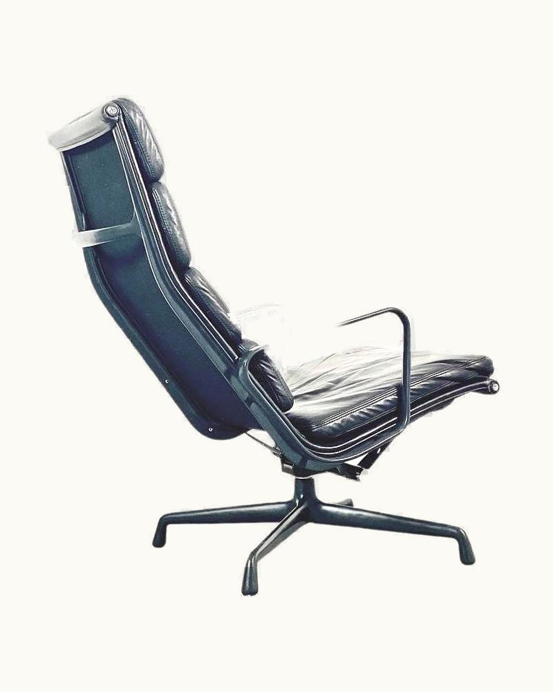 Charles and Ray Eames EA222 Herman Miller / VItra Aluminium Group Lounge Chair