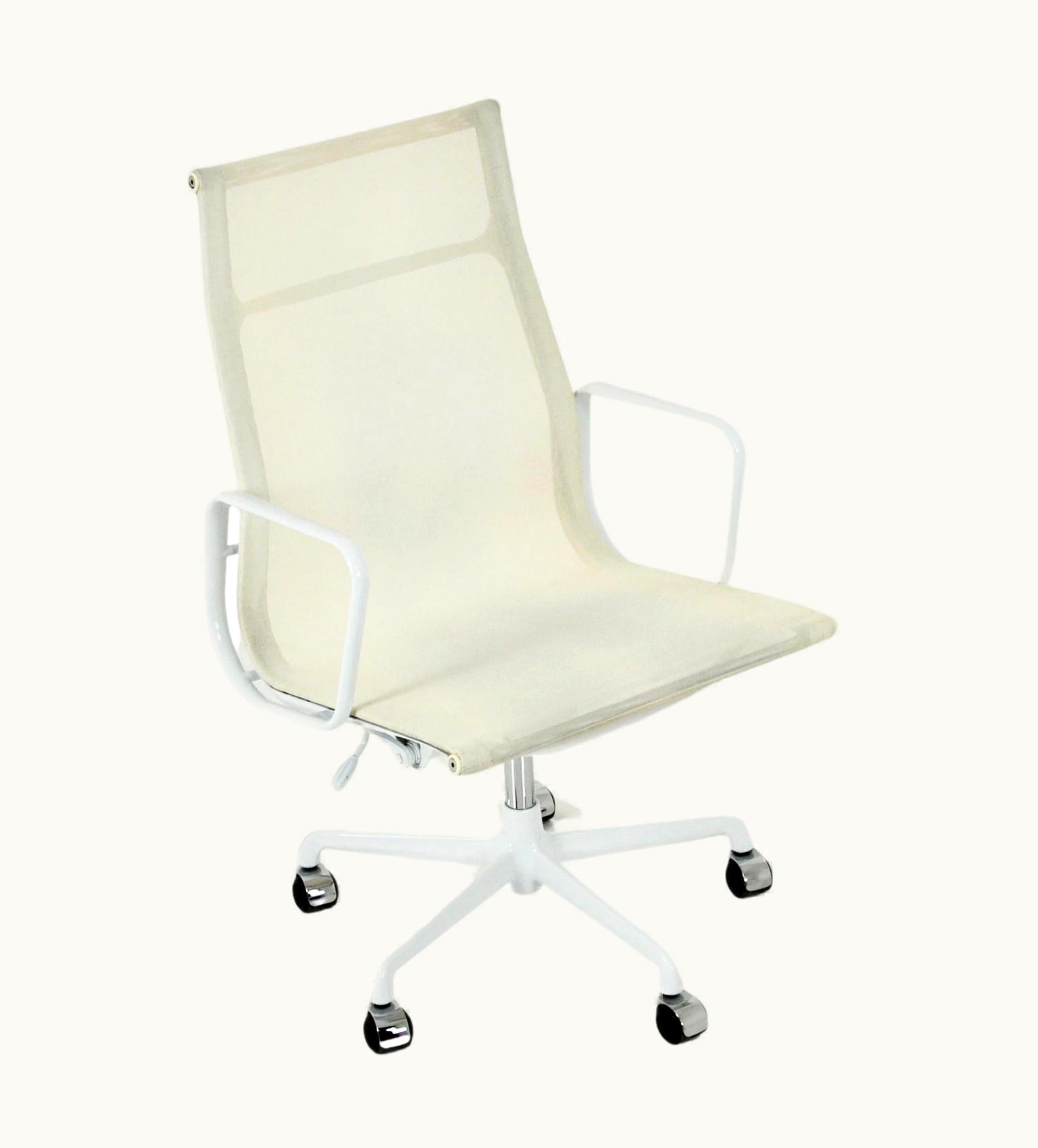 Charles and Ray Eames White Office Chair By Charles & Ray Eames For Herman Miller 1970s