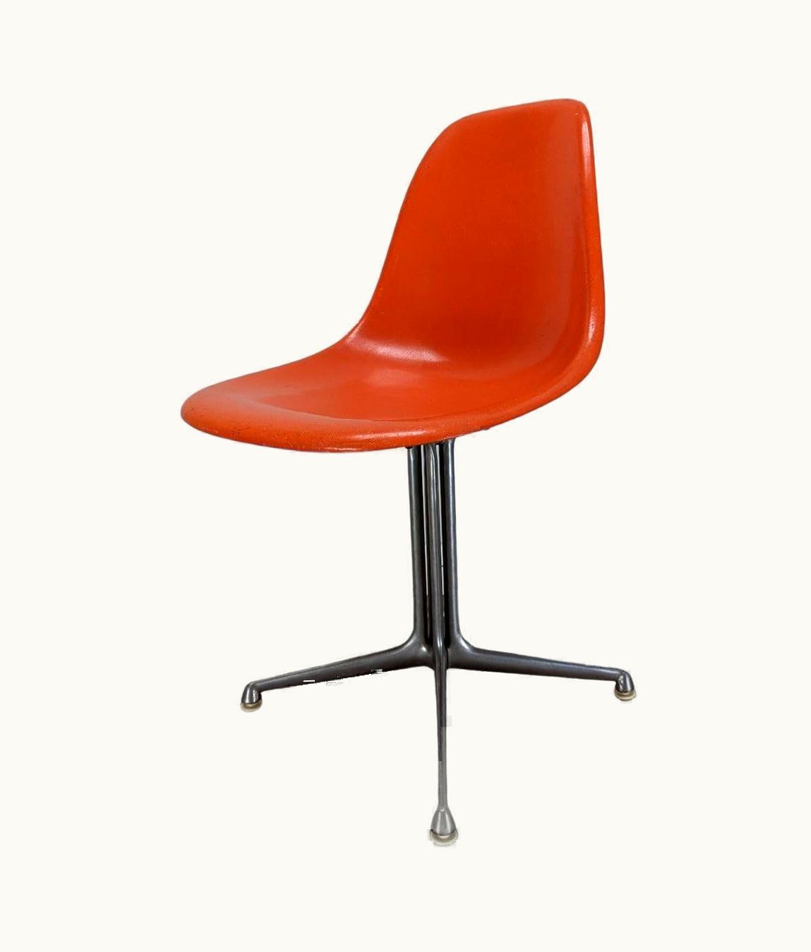 Charles and Ray Eames Original Eames Fibreglass Herman Miller Chair With La Fonda Base