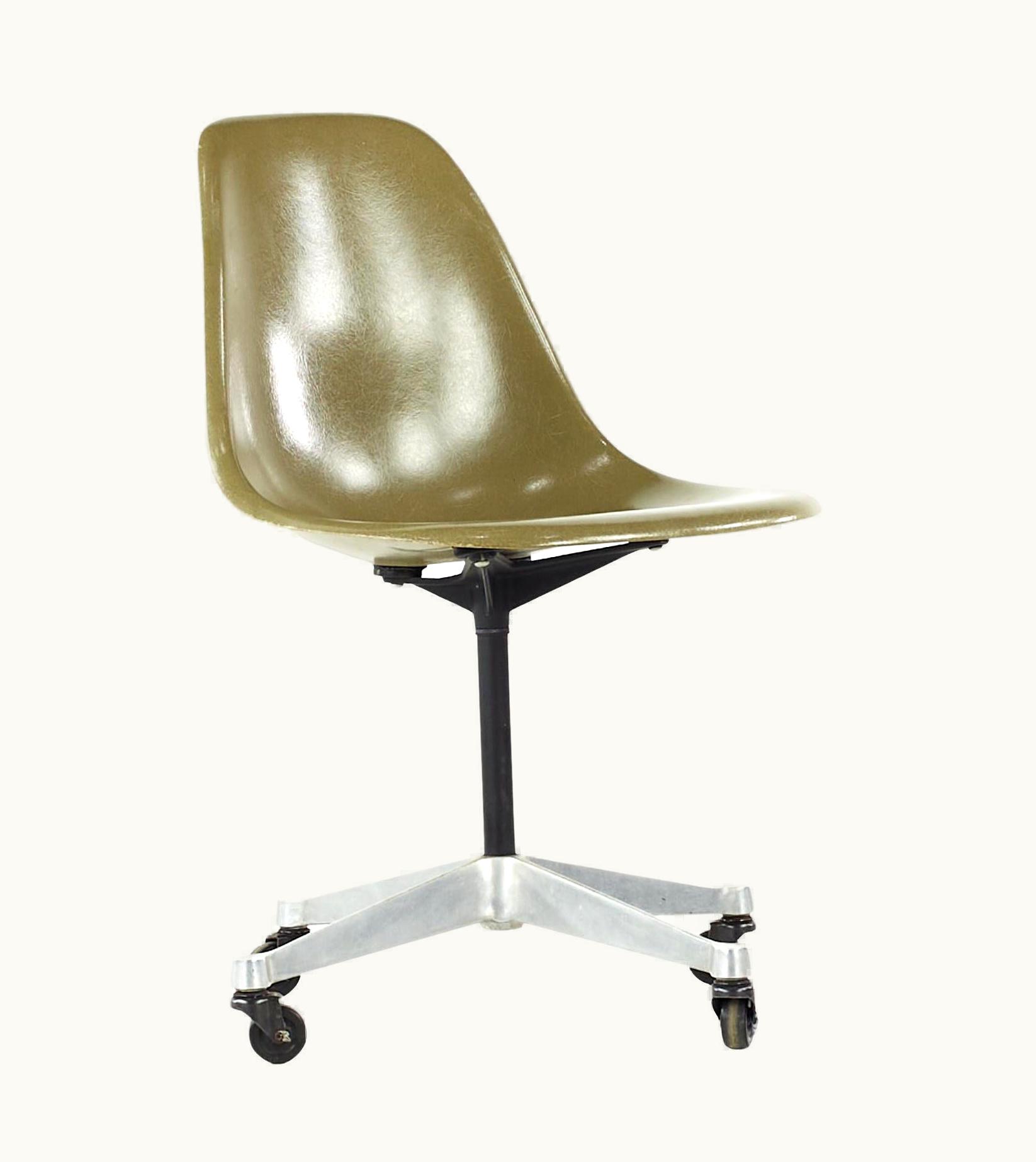 Charles and Ray Eames Charles And Ray Eames For Herman Miller Mid Century Wheeled Shell Chair UZ0188826