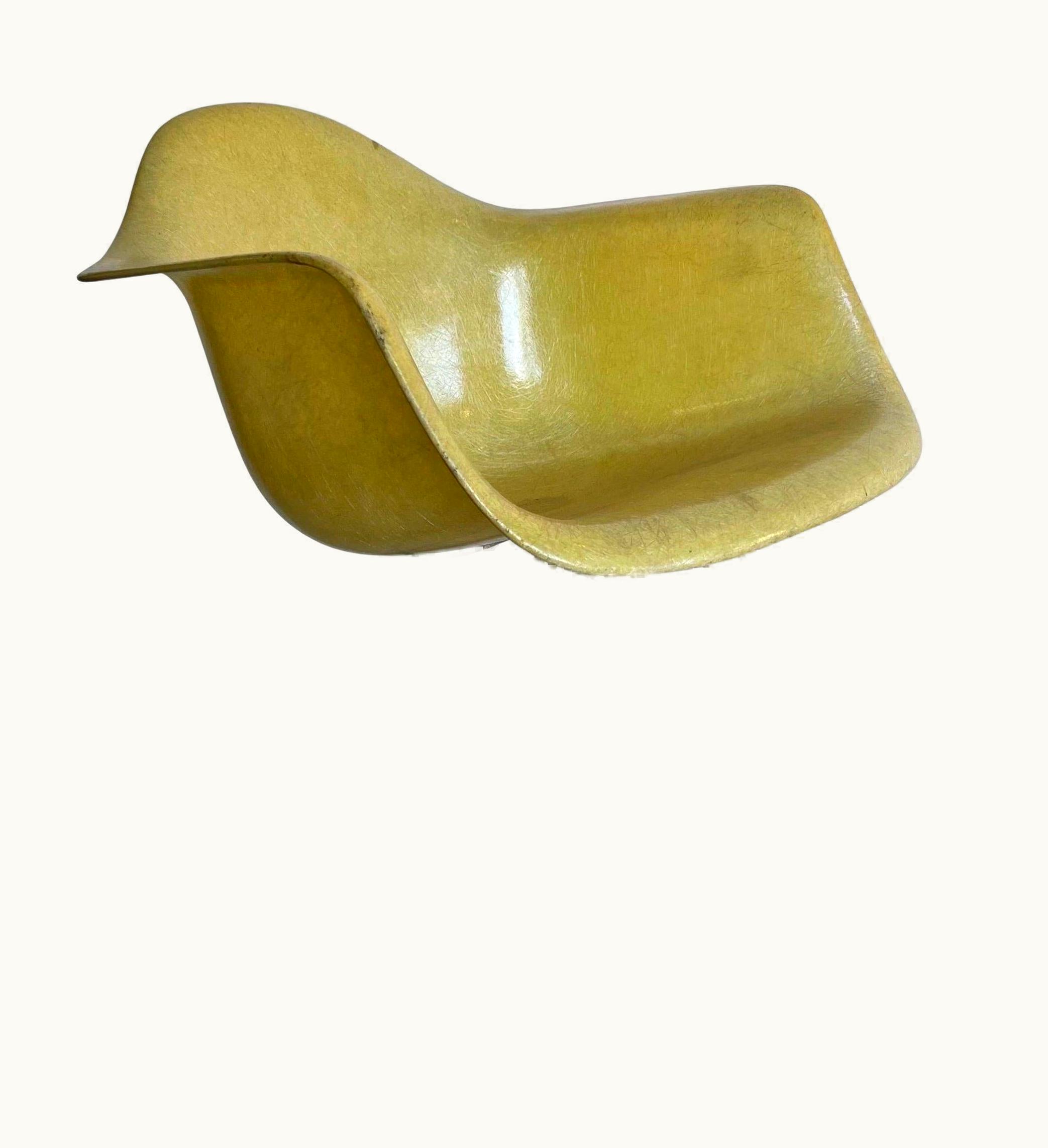 Charles and Ray Eames Early 1st Production Rope Edge Herman Miller Eames RAR Fiberglass Rocker
