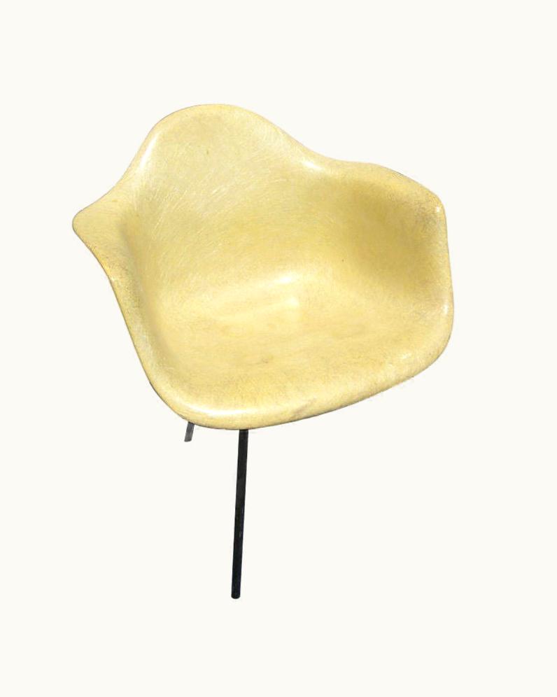 Charles and Ray Eames Early Rope-Edge Fiberglass Armchair By Charles Eames For Zenith/Herman Miller