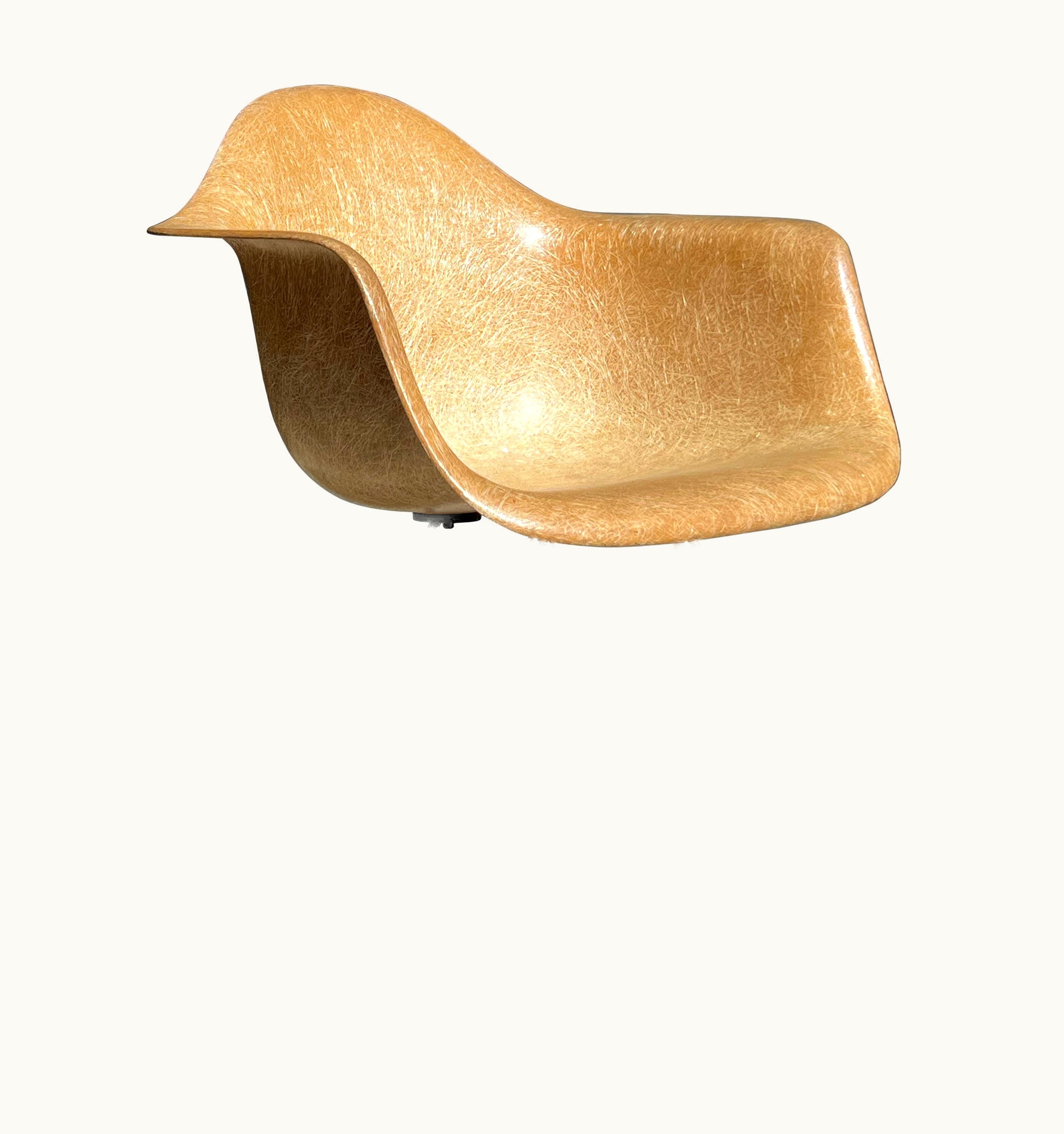 Charles and Ray Eames Charles and Ray Eames Early Eames DAR Fiberglass Shell Chair Herman Miller