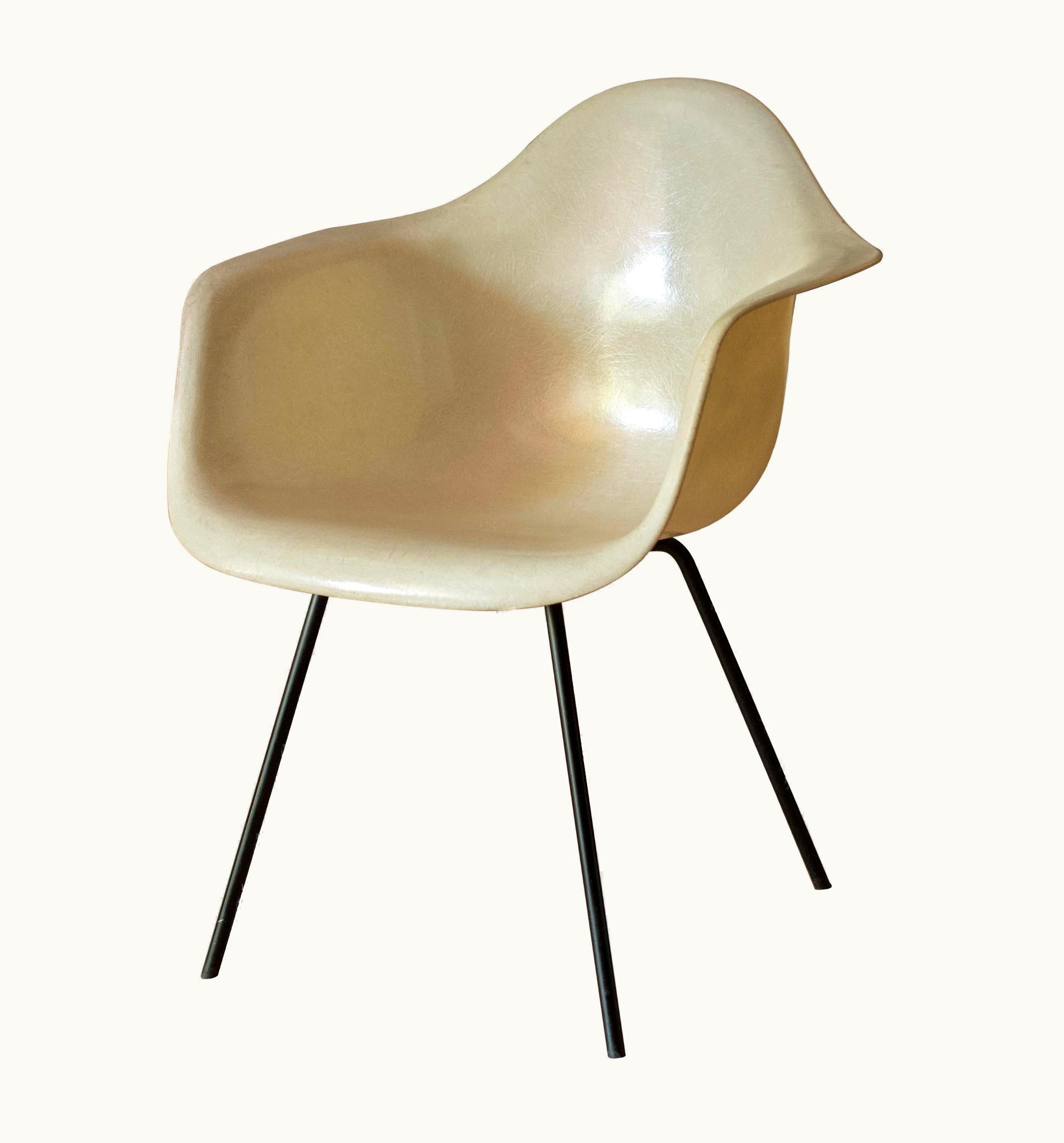 Charles and Ray Eames Early Zenith Parchment DAX Fiberglass Shell Armchair For Herman Miller