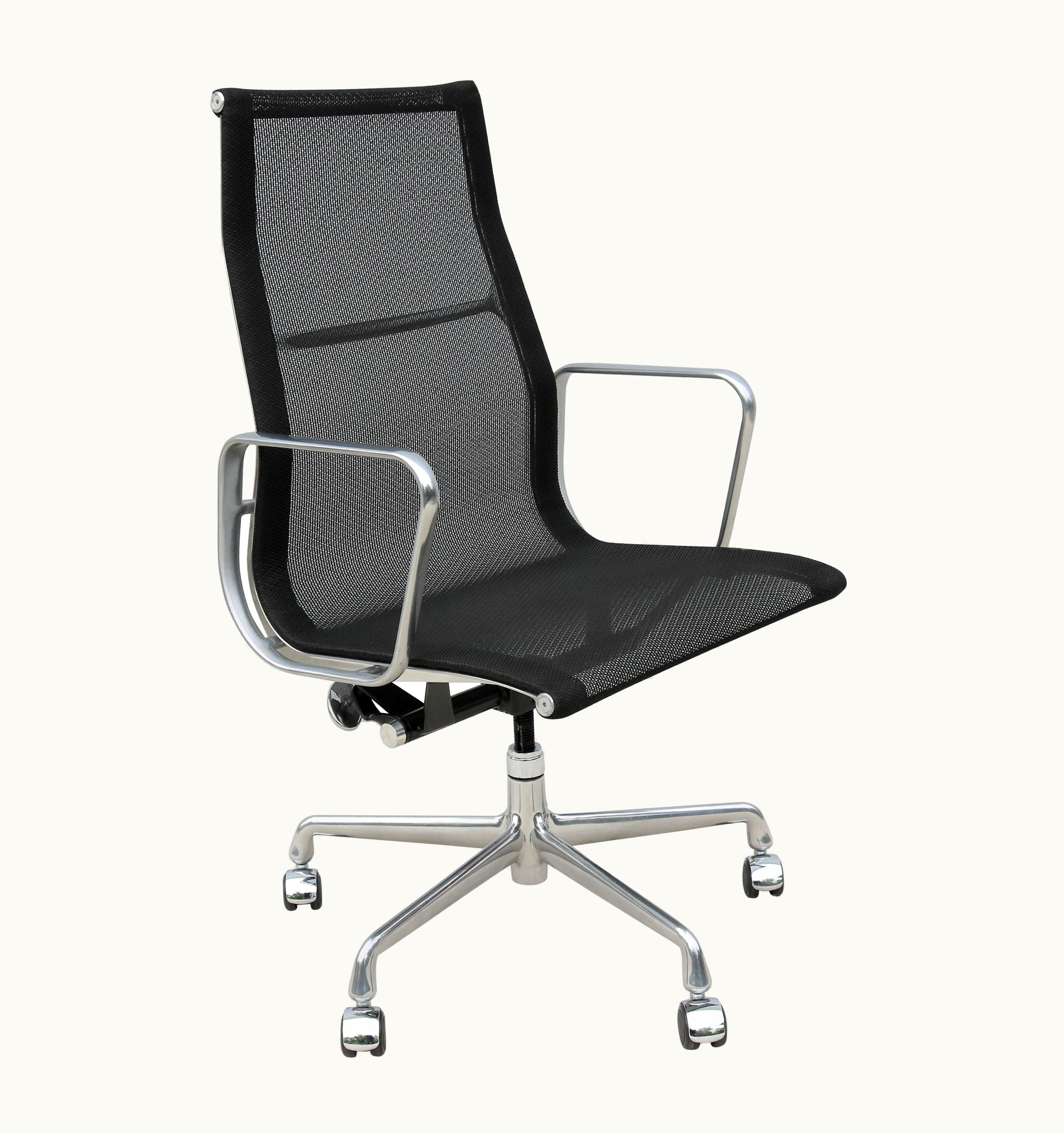 Charles and Ray Eames Charles and Ray Eames Mid-Century Modern Herman Miller Eames Aluminum Group Black Mesh Executive Chair