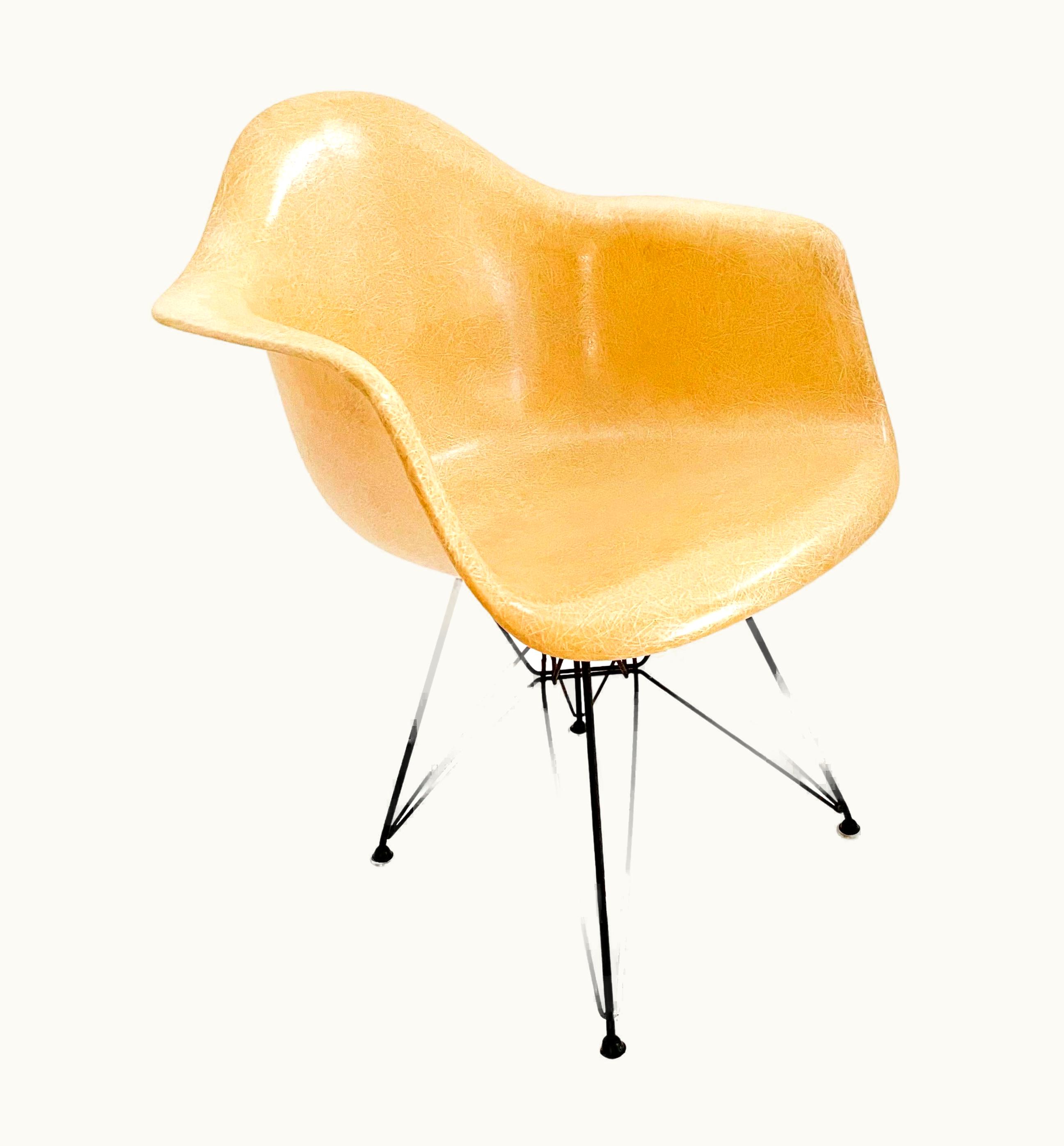 Charles and Ray Eames Charles and Ray Eames DAR Fiberglass Armchair With Eiffel Base For Herman Miller C. 1954