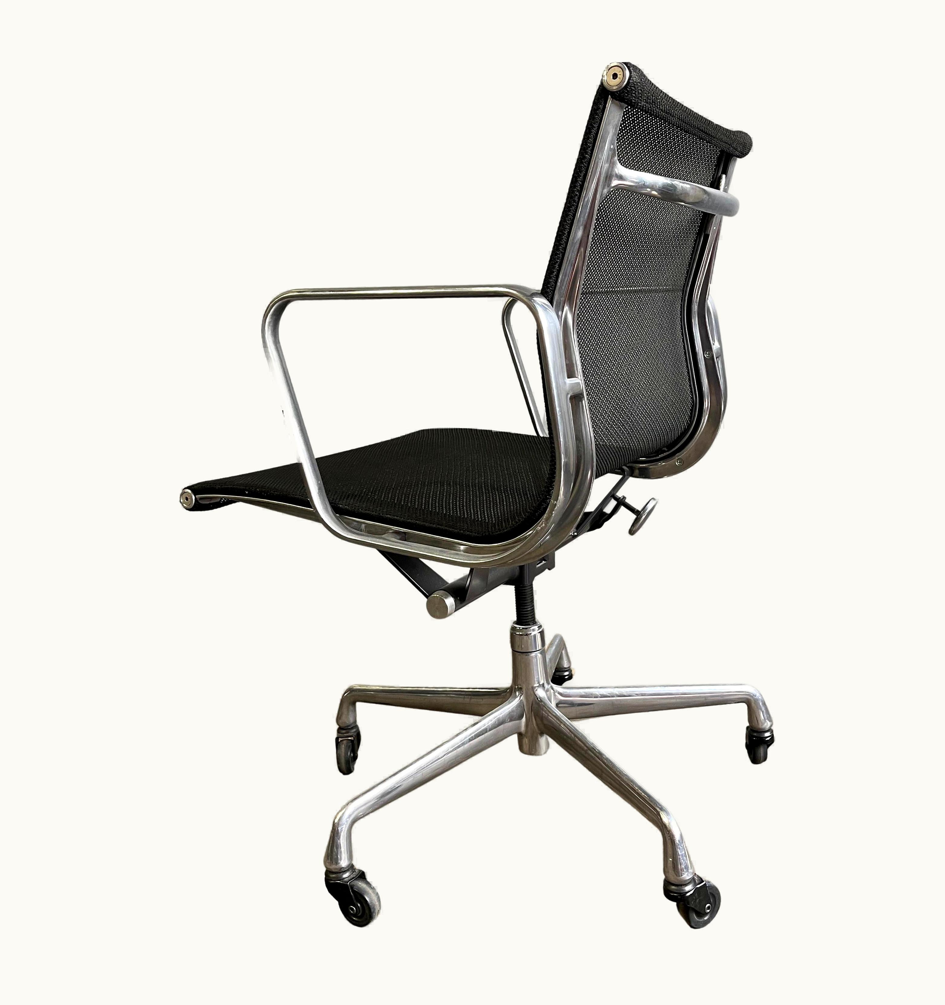 Charles and Ray Eames Charles and Ray Eames Up To 40 Eames Aluminium Group Chairs For Herman Miller