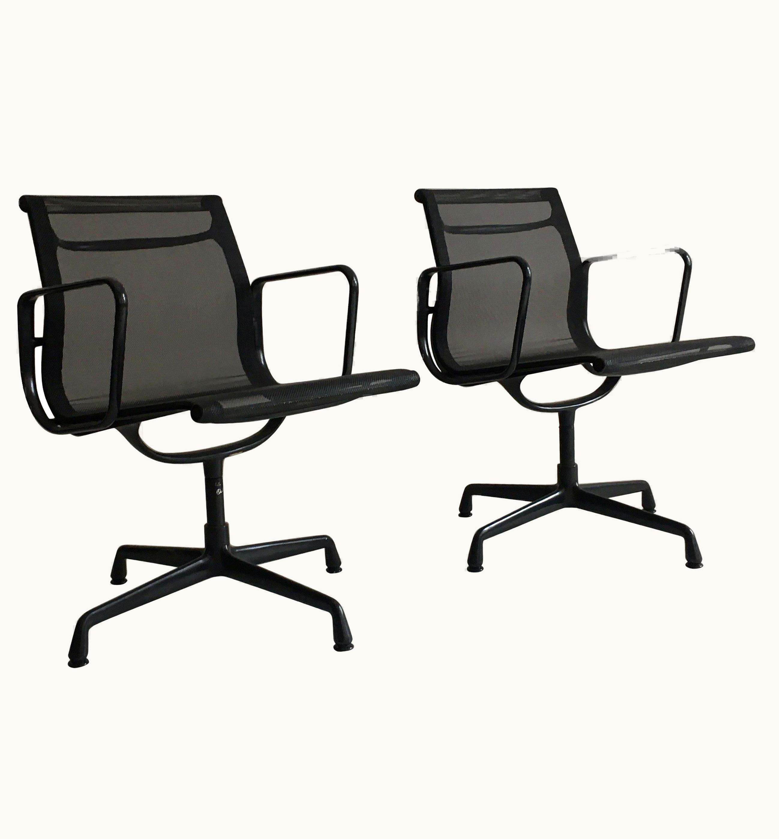 Charles and Ray Eames Charles and Ray Eames EA 108 Aluminium Chair With Black Frame By VItra