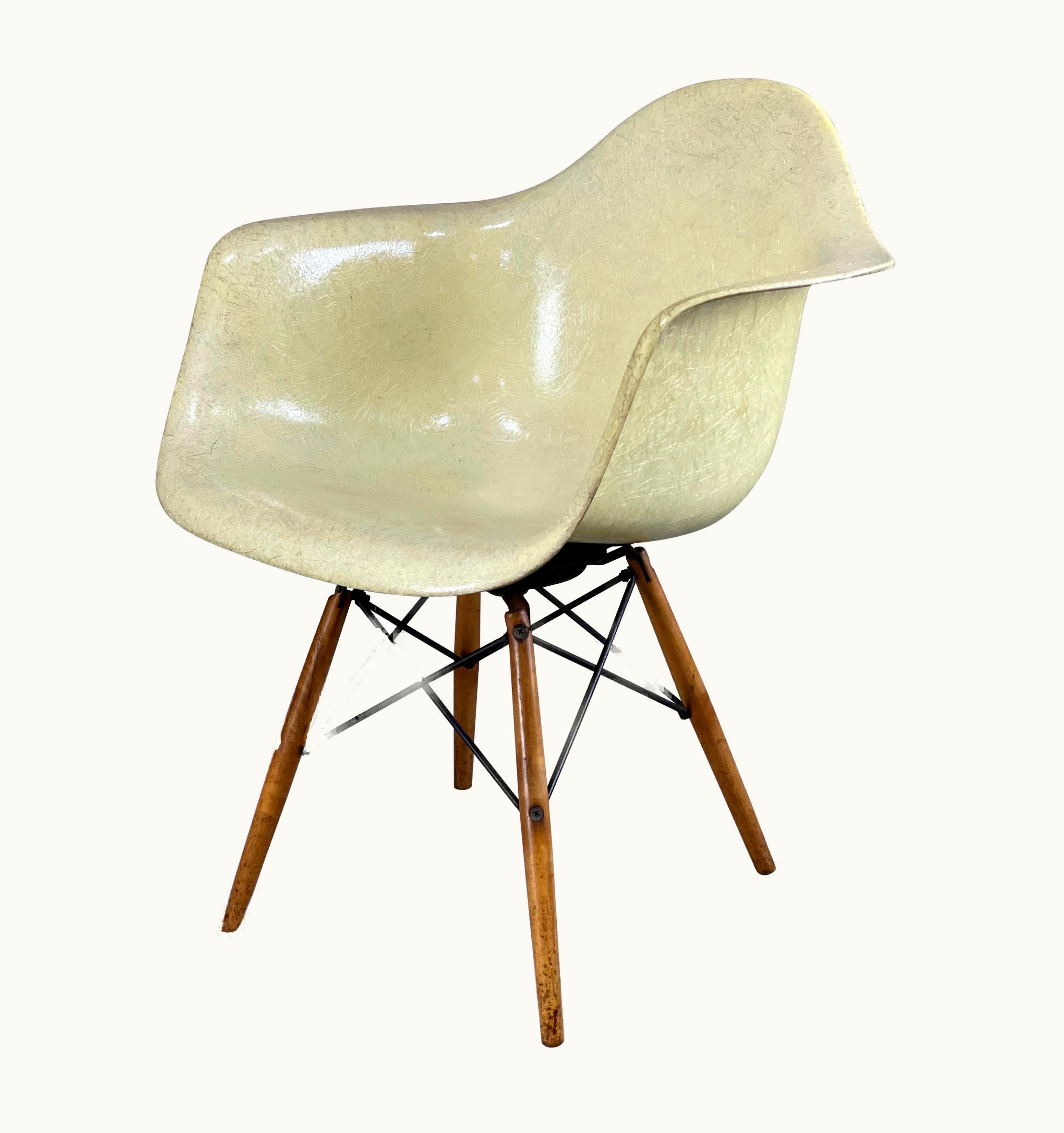 Charles and Ray Eames Swivel Lounge Chair In Parchment Rope Edge Dowel Eiffel Base PAW