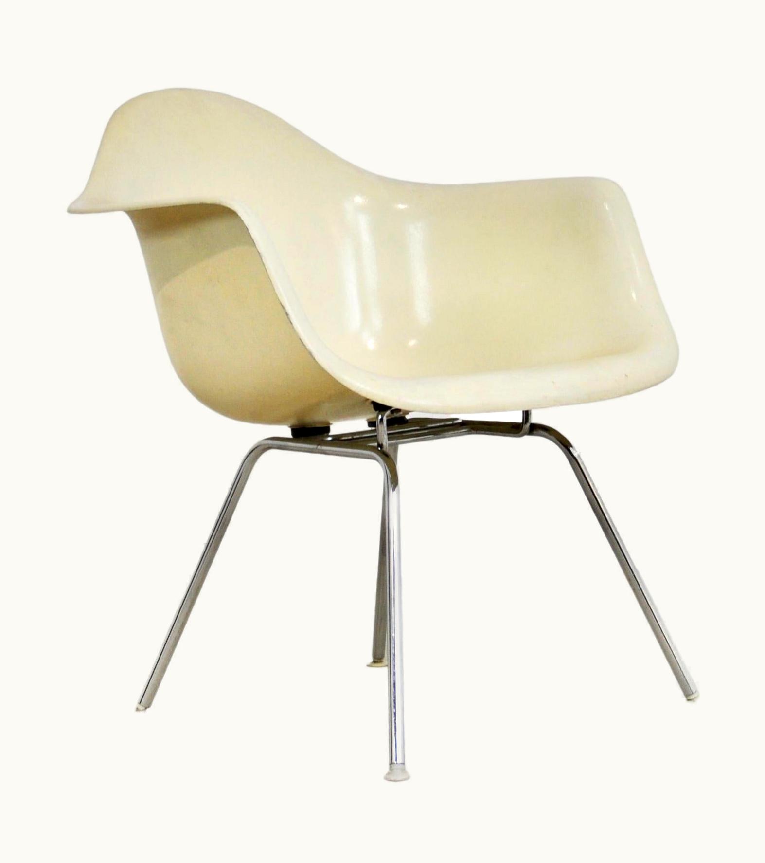 Charles and Ray Eames Charles and Ray Eames Armchair By Charles And Ray Eames For Herman Miller, 1970s