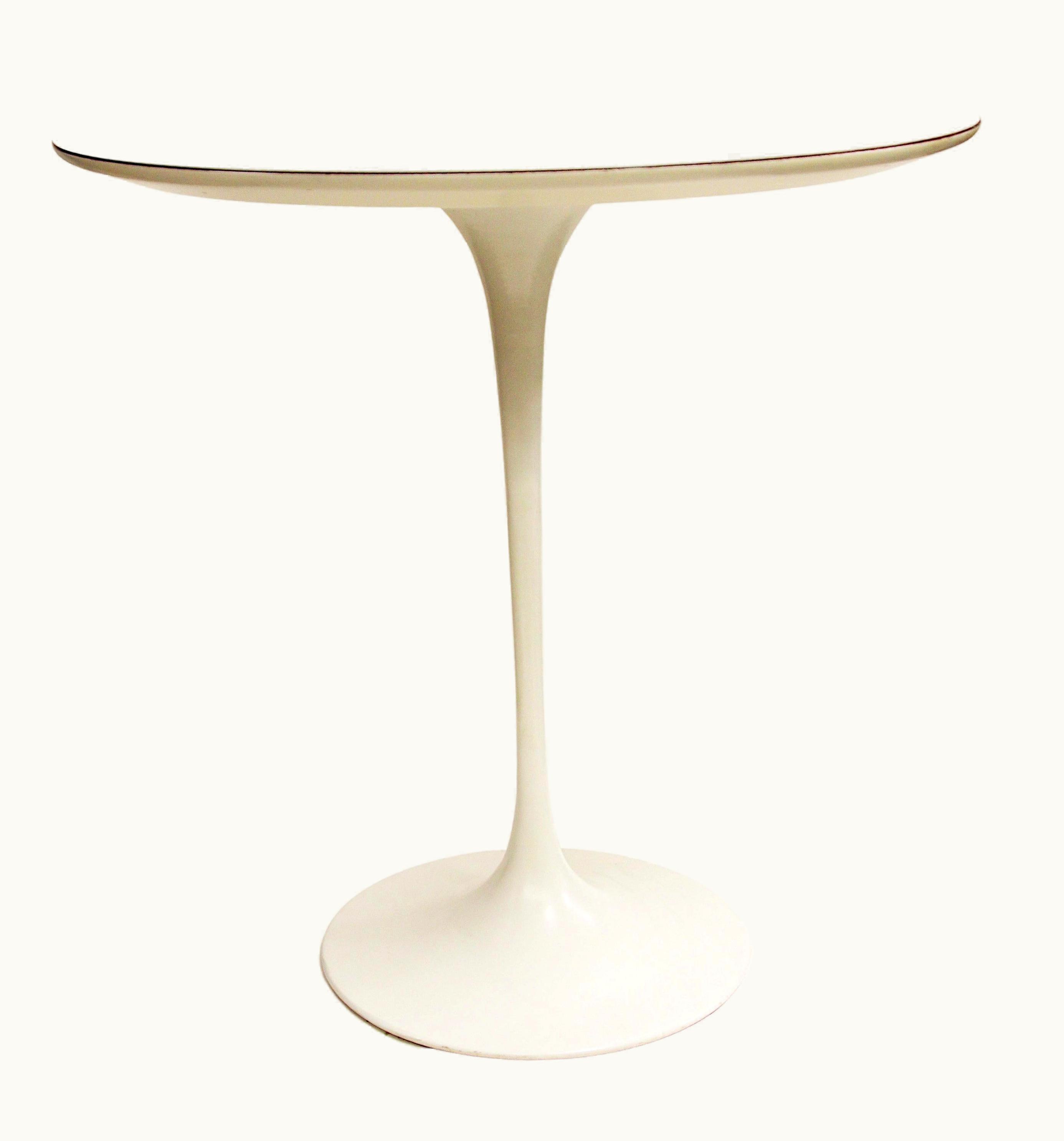 Eero Saarinen Eero Saarinen 1960's Mid-Century Modern Eero Saarinen Pedestal Side End Table By Knoll