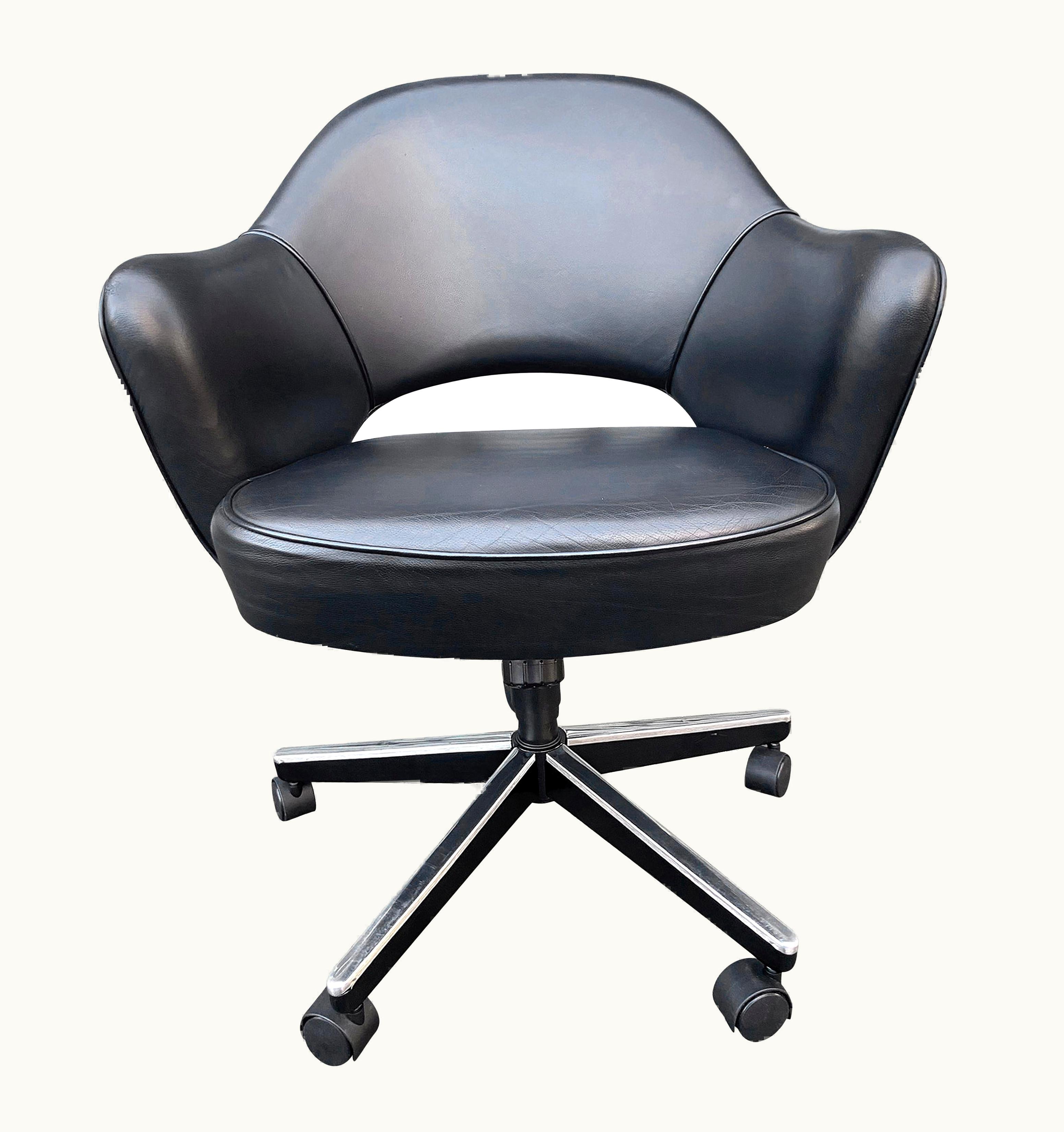 Eero Saarinen Eero Saarinen Midcentury Saarinen Executive Chairs For Knoll