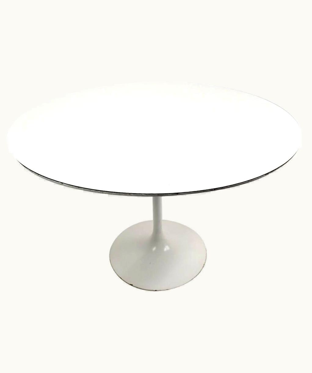 Eero Saarinen Eero Saarinen For Knoll Pedestal Dining Table