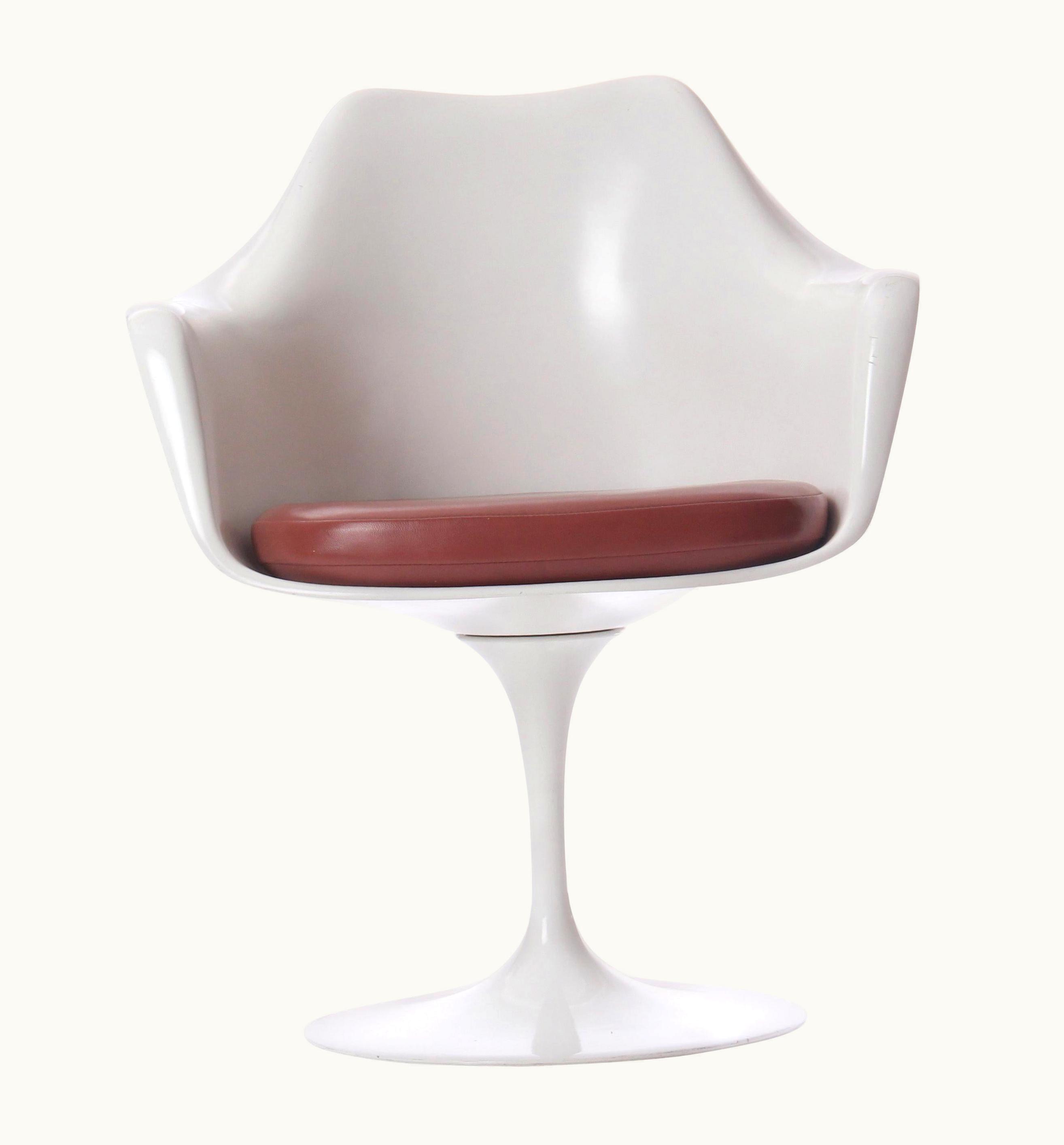 Eero Saarinen Eero Saarinen Tulip Armchair By Eero Saarinen UZ0190022