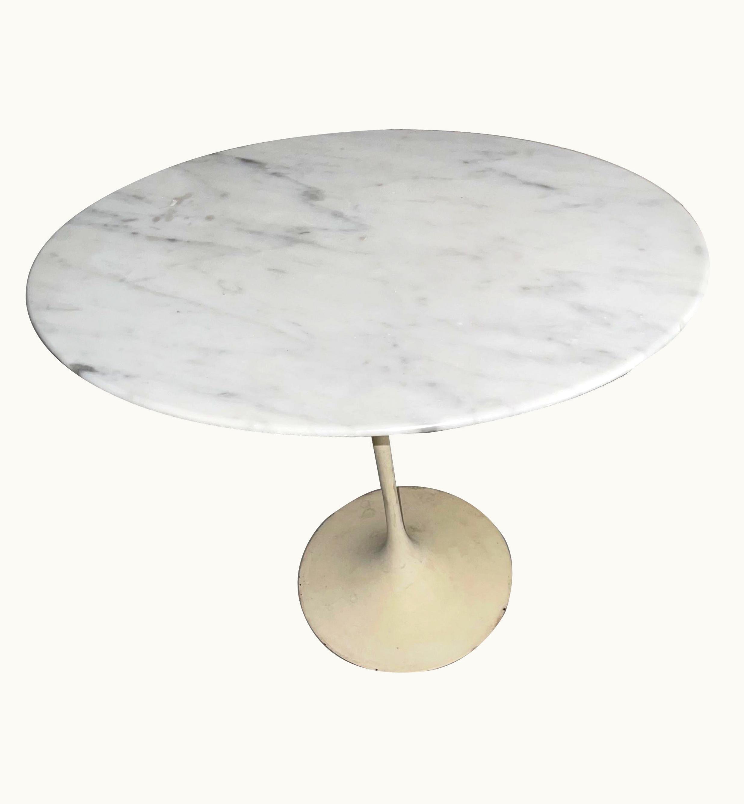 Eero Saarinen Eero Saarinen Early Knoll Saarinen Tulip Table