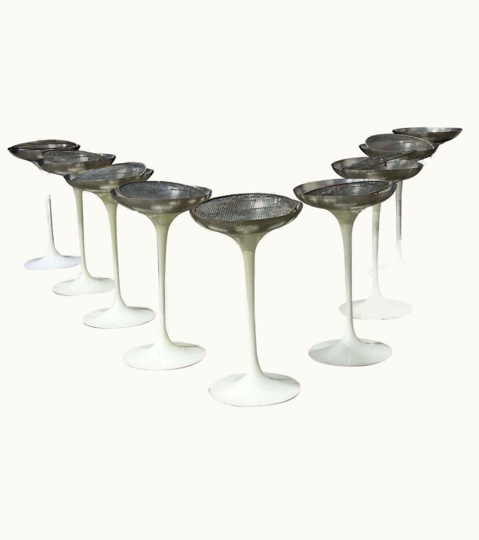 Eero Saarinen Eero Saarinen 1960, Eero Saarinen For Knoll International, Set Of Seven White Tulip Ashtrays