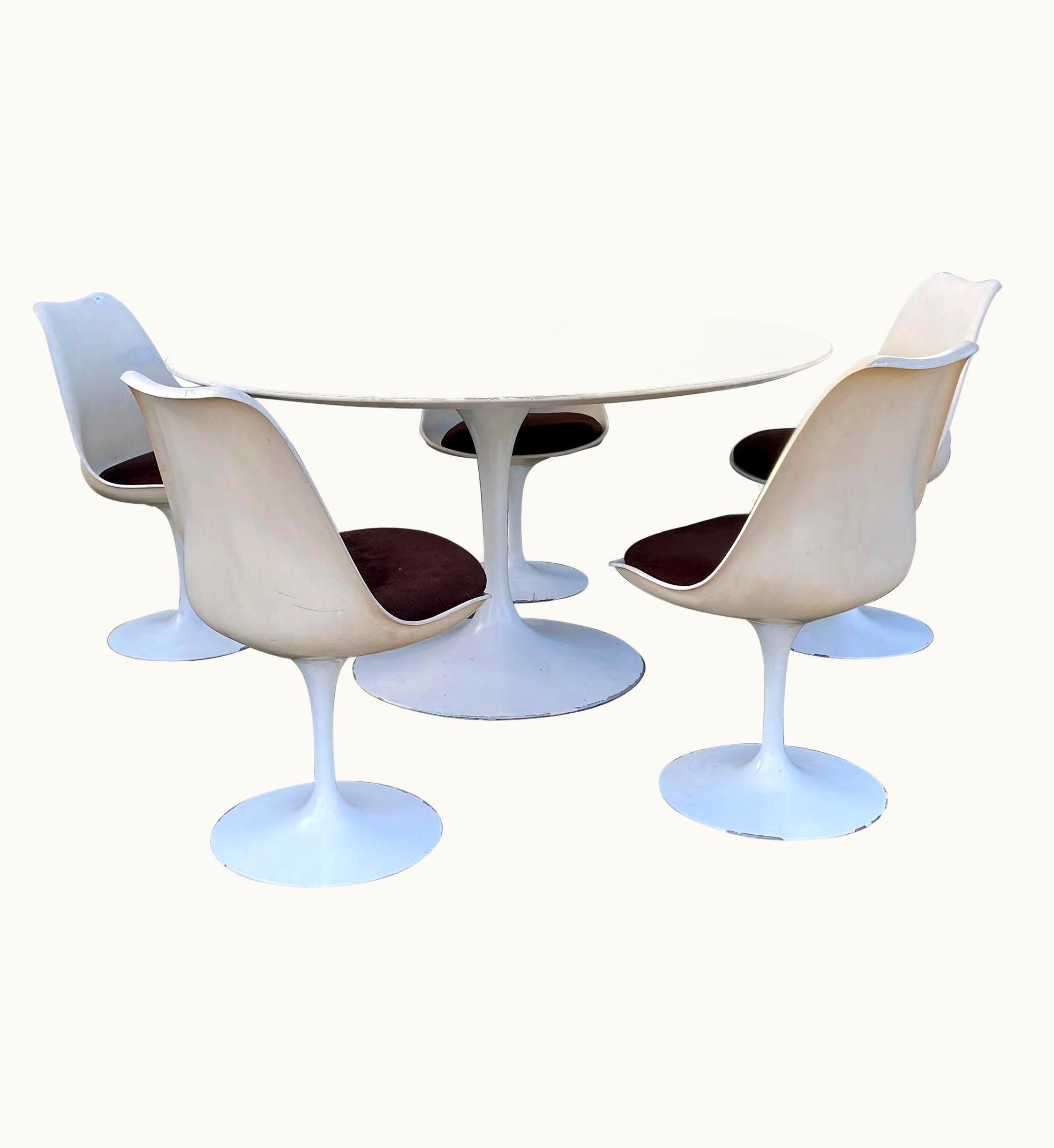 Eero Saarinen Eero Saarinen For Knoll Set Including 1 Table And 5 Chairs + 1 Circa 1970