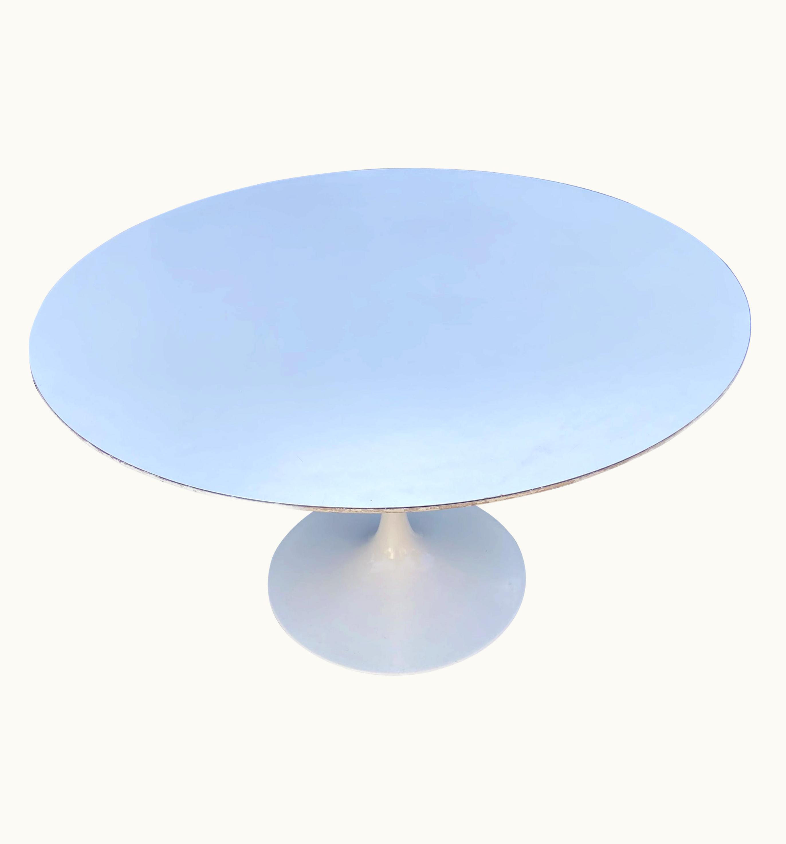 Eero Saarinen Eero Saarinen Tulip Circular Coffee Table For Knoll International/Inc