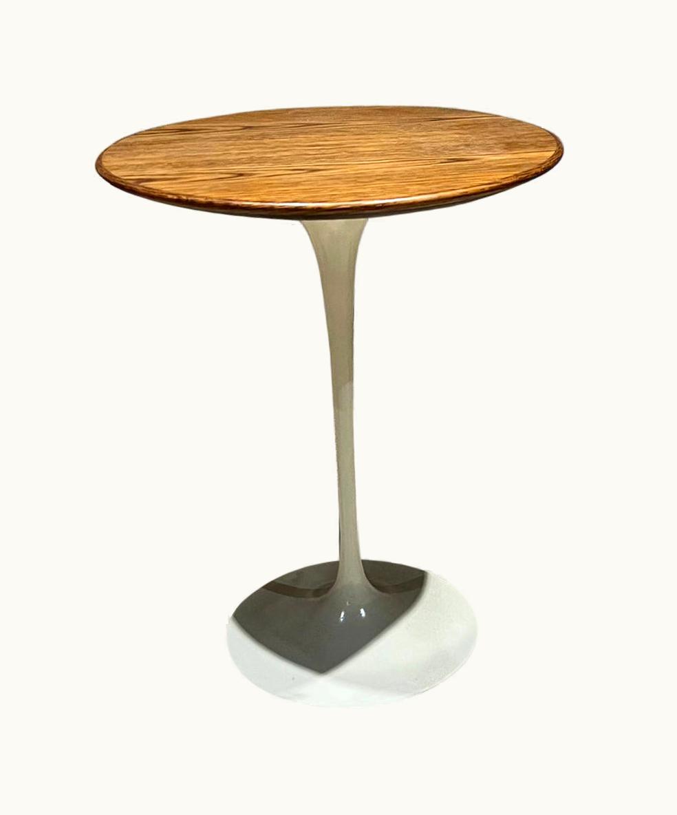 Eero Saarinen Eero Saarinen 1960s Sculptural Knoll Side Tulip Table Saarinen Off White And Oak Wood