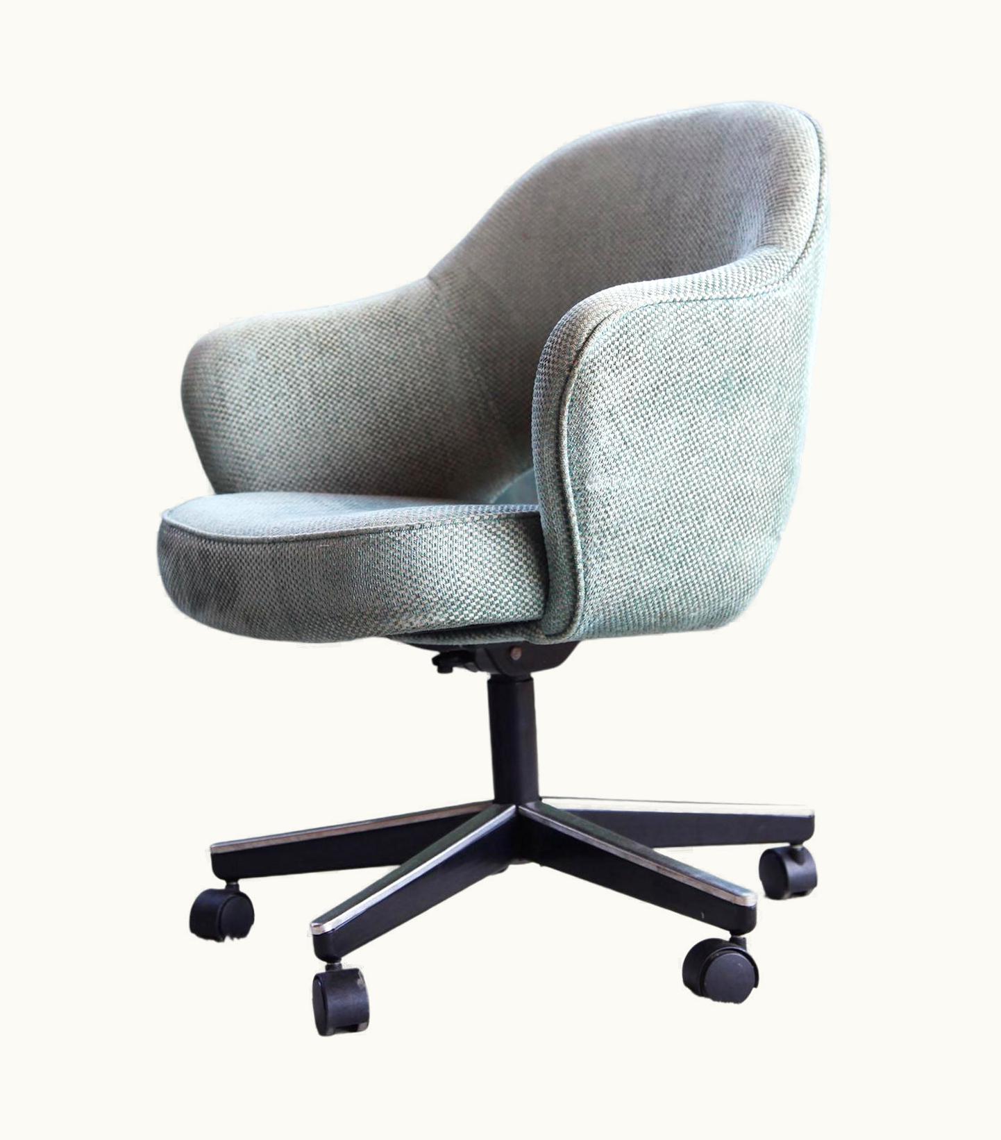 Eero Saarinen Eero Saarinen Knoll Saarinen Executive Armchair In Original Light Turquoise Textile, Swivel Ba