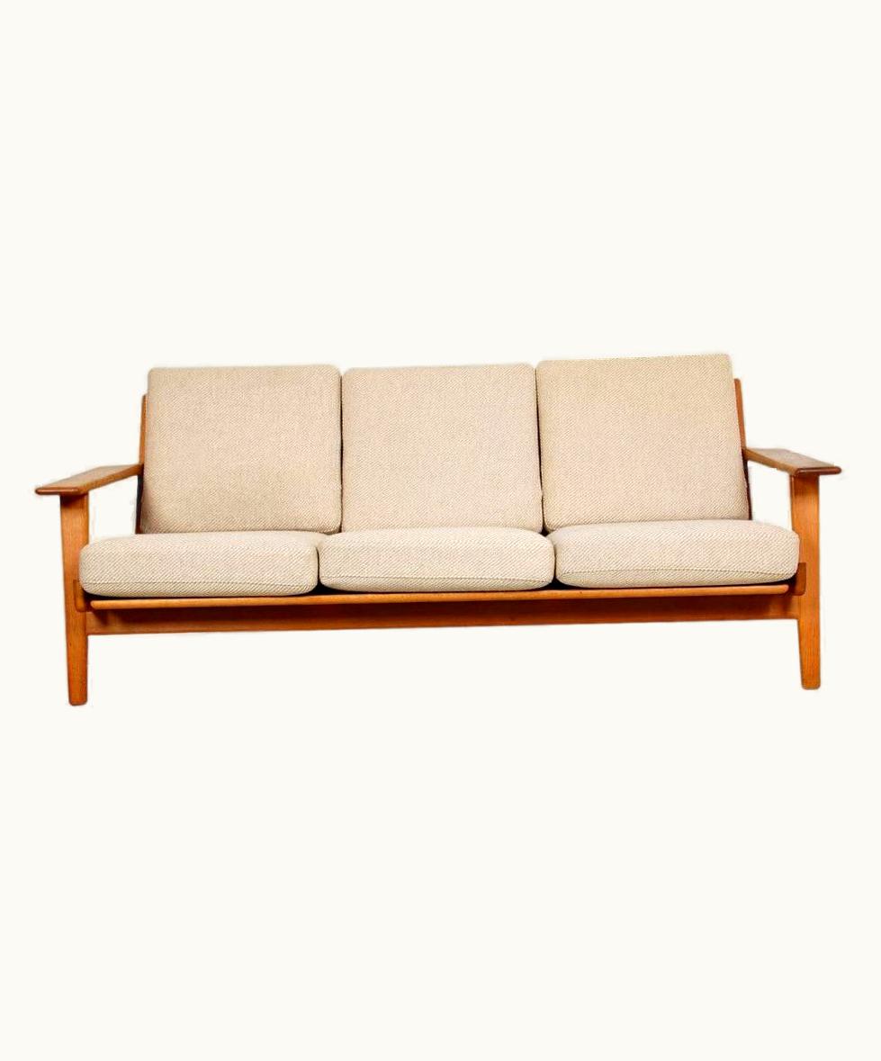 Hans J. Wegner Hans J. Wegner Ge-290 3-Seater Sofa With Solid Oak And Beige Fabric