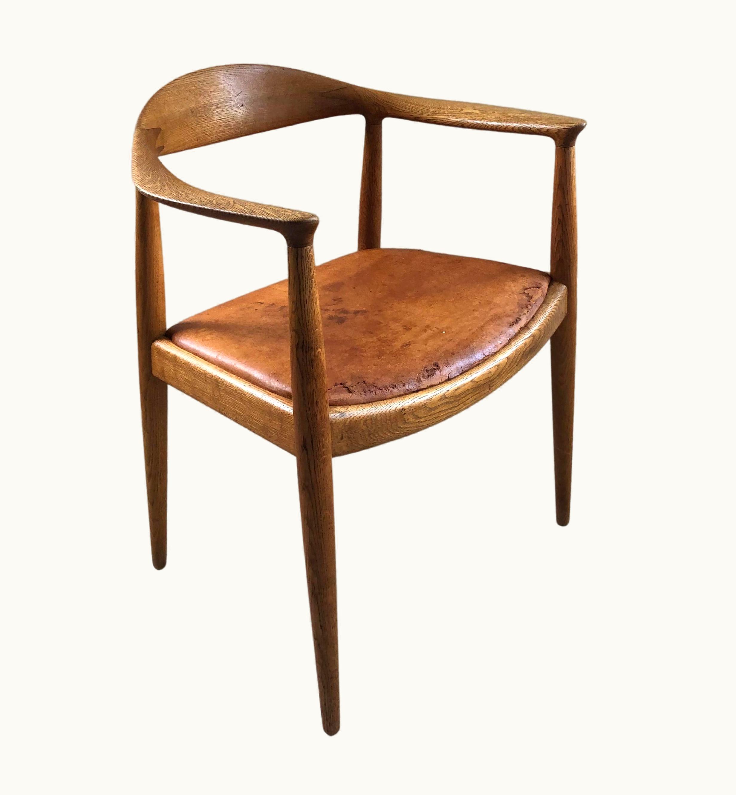 Hans J. Wegner Hans J. Wegner Round Chair Of Oak And Patinated Cognac Leather