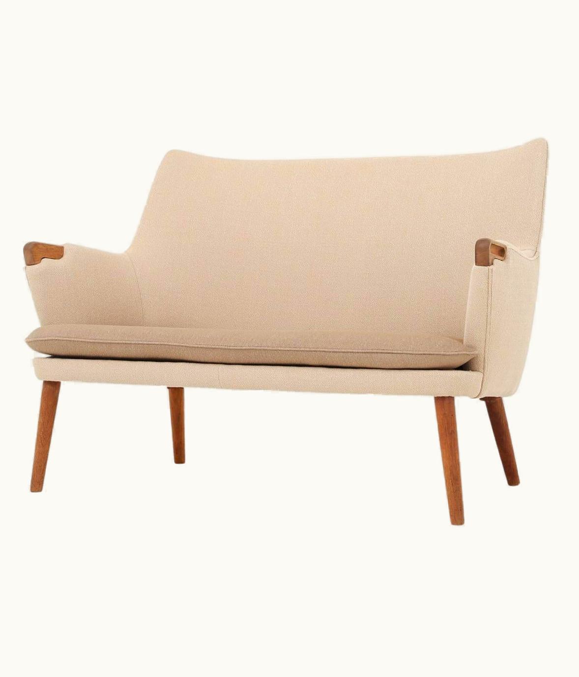 Hans J. Wegner Hans J. Wegner Sofa By Hans J. Wegner UZ0191223