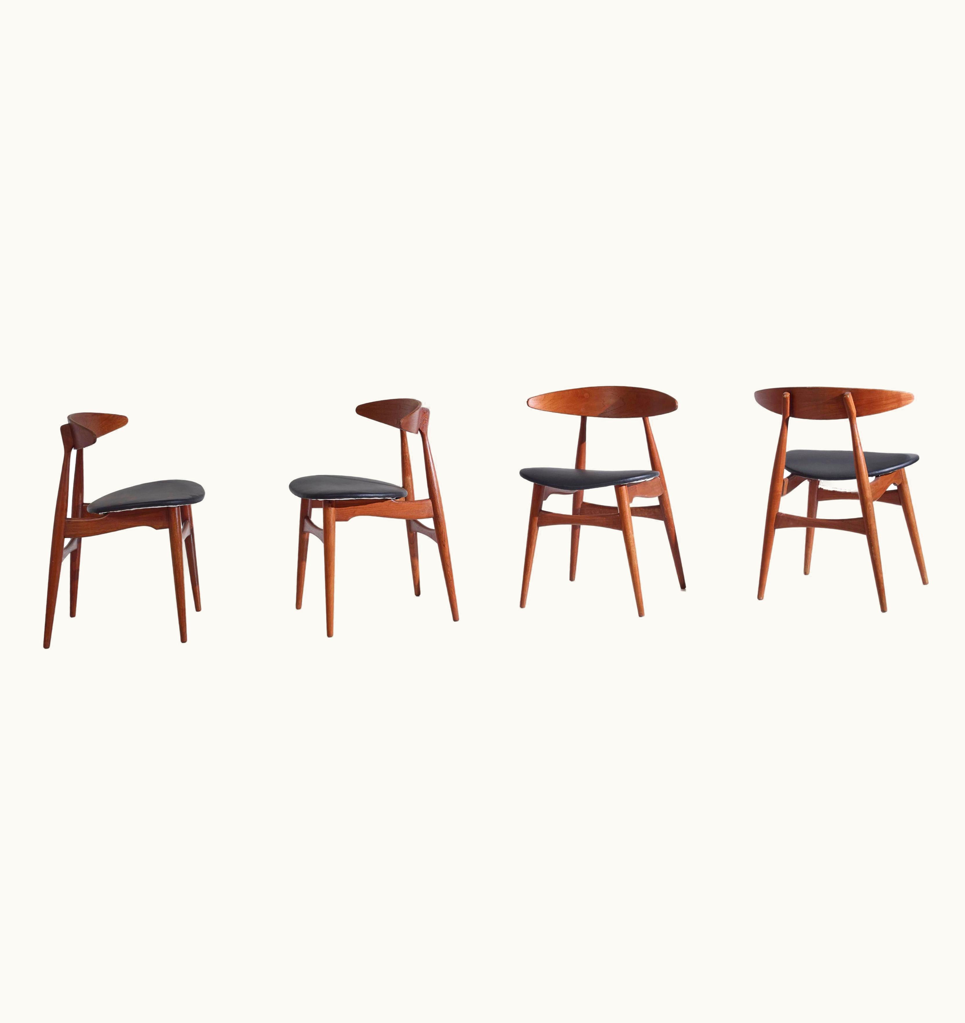 Hans J. Wegner Hans J. Wegner Set Of Four CH33 In Oak And Black Leather, Hans J. Wegner For Carl Hansen & Son