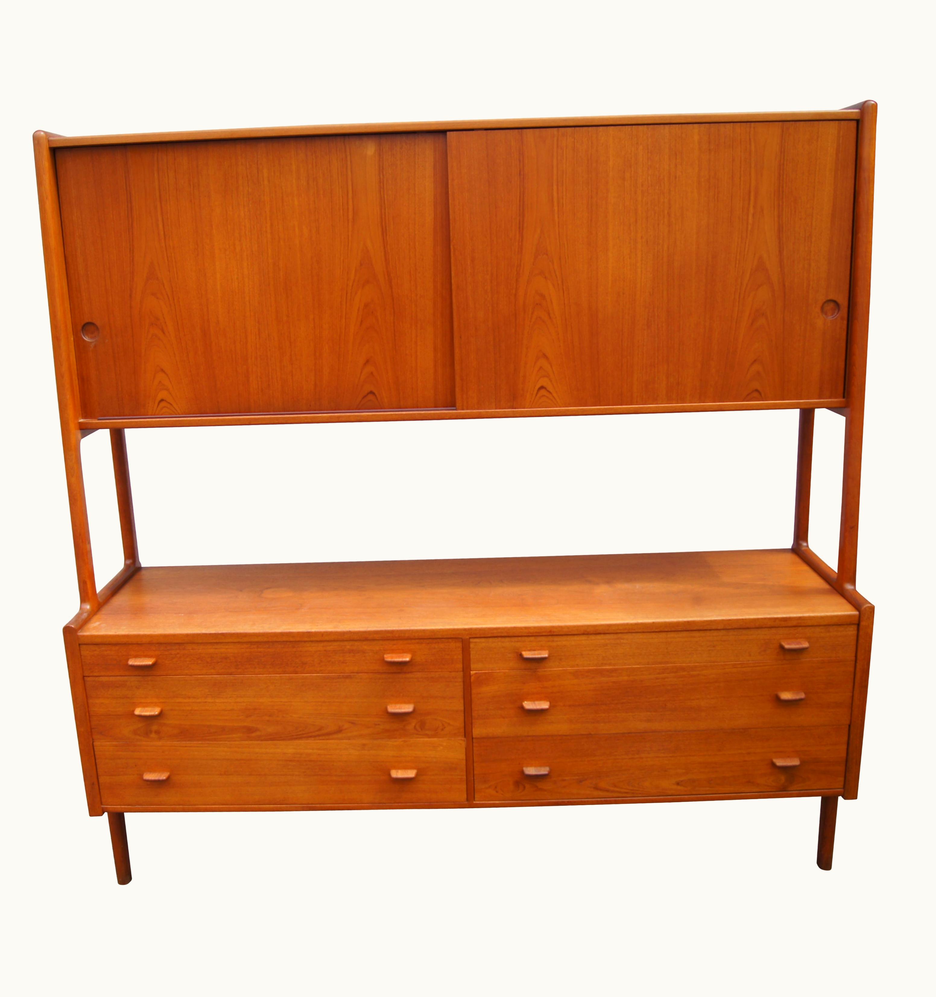 Hans J. Wegner Hans J. Wegner Teak Sideboard, Model 20, By Hans Wegner For Ry Møbler UZ0191250