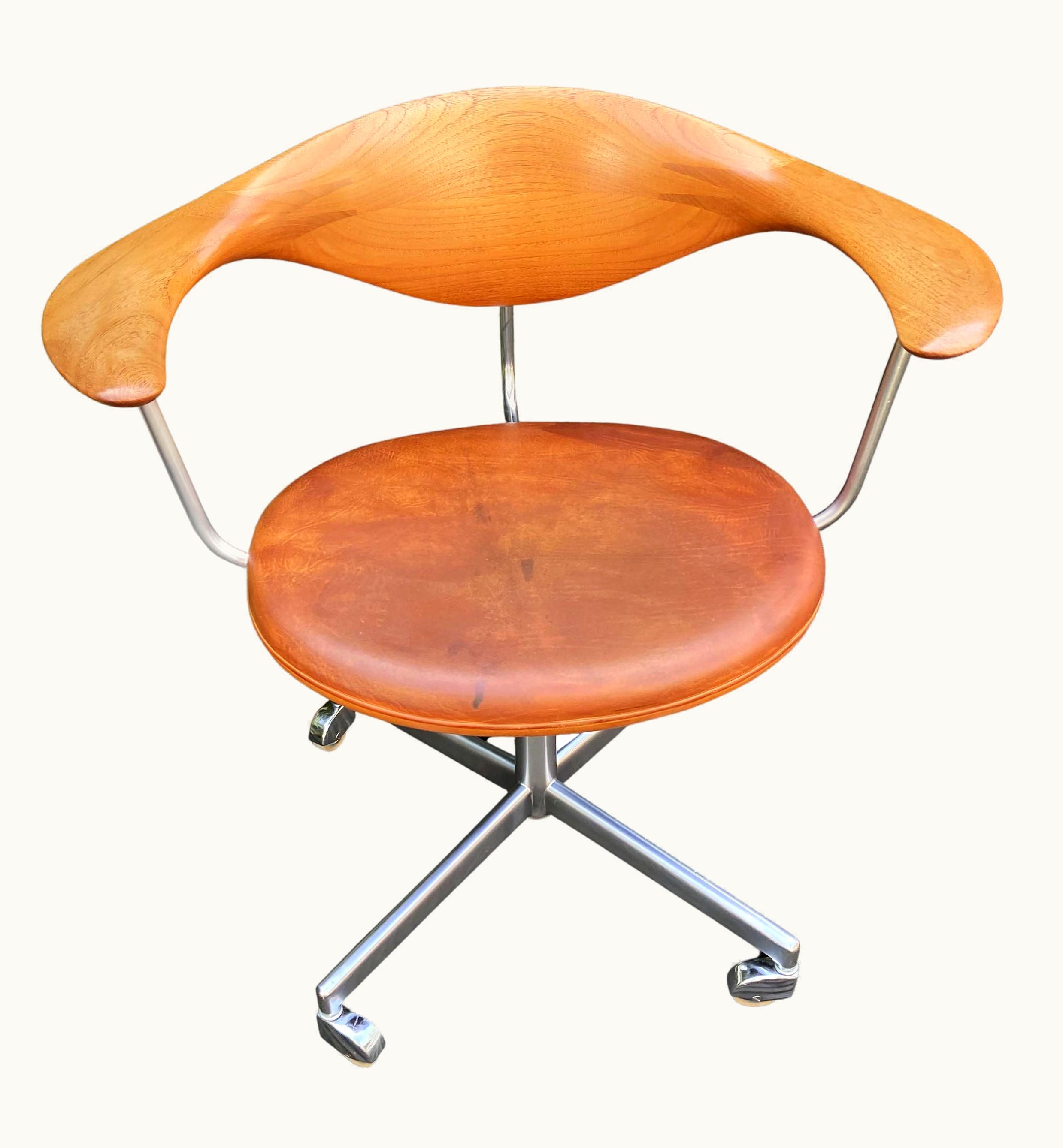Hans J. Wegner Hans J. Wegner For Johannes Hansen J.H 502 Swivel Chair