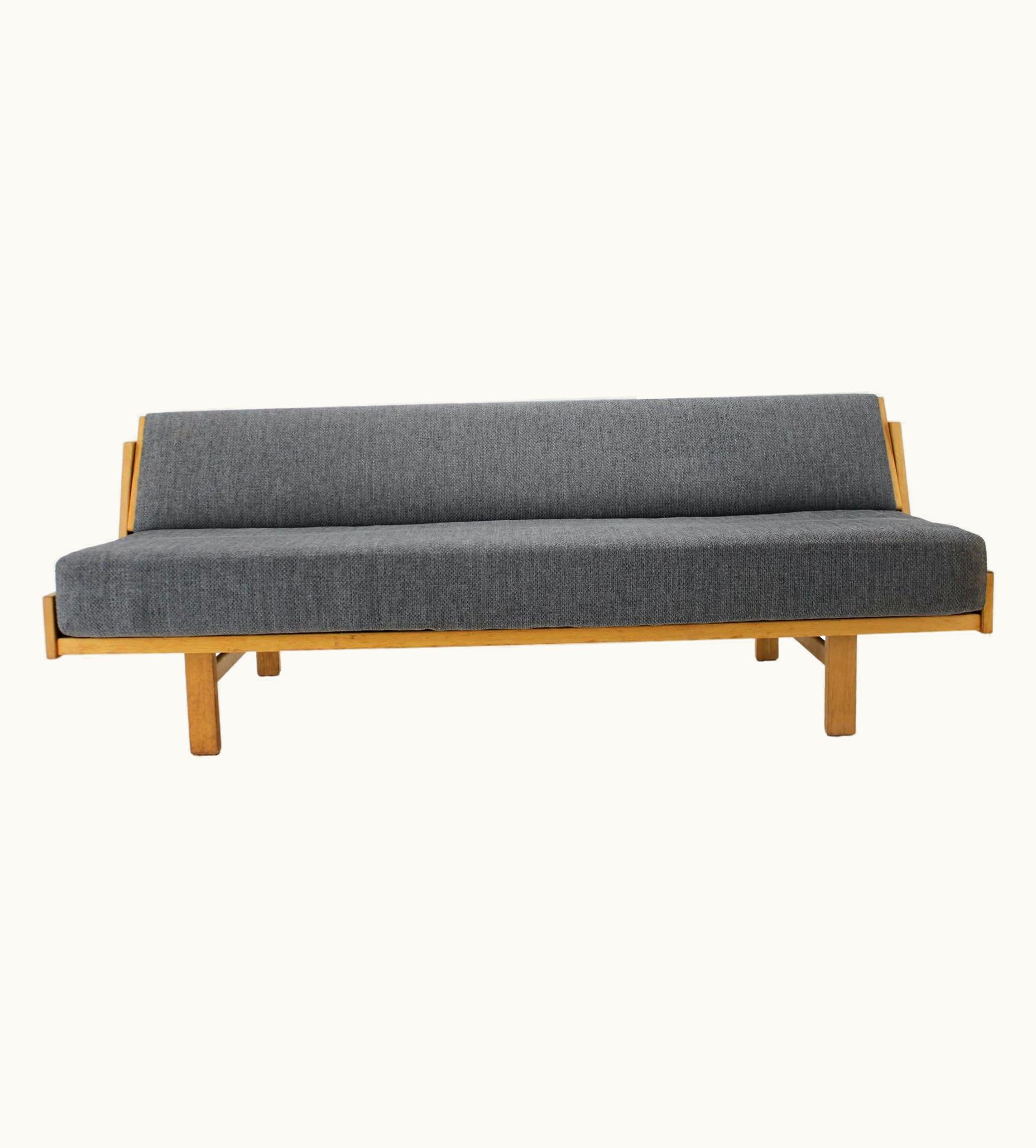 Hans J. Wegner Hans J. Wegner 1960s Hans J. Wegner Ge-258 Daybed For GETAMA