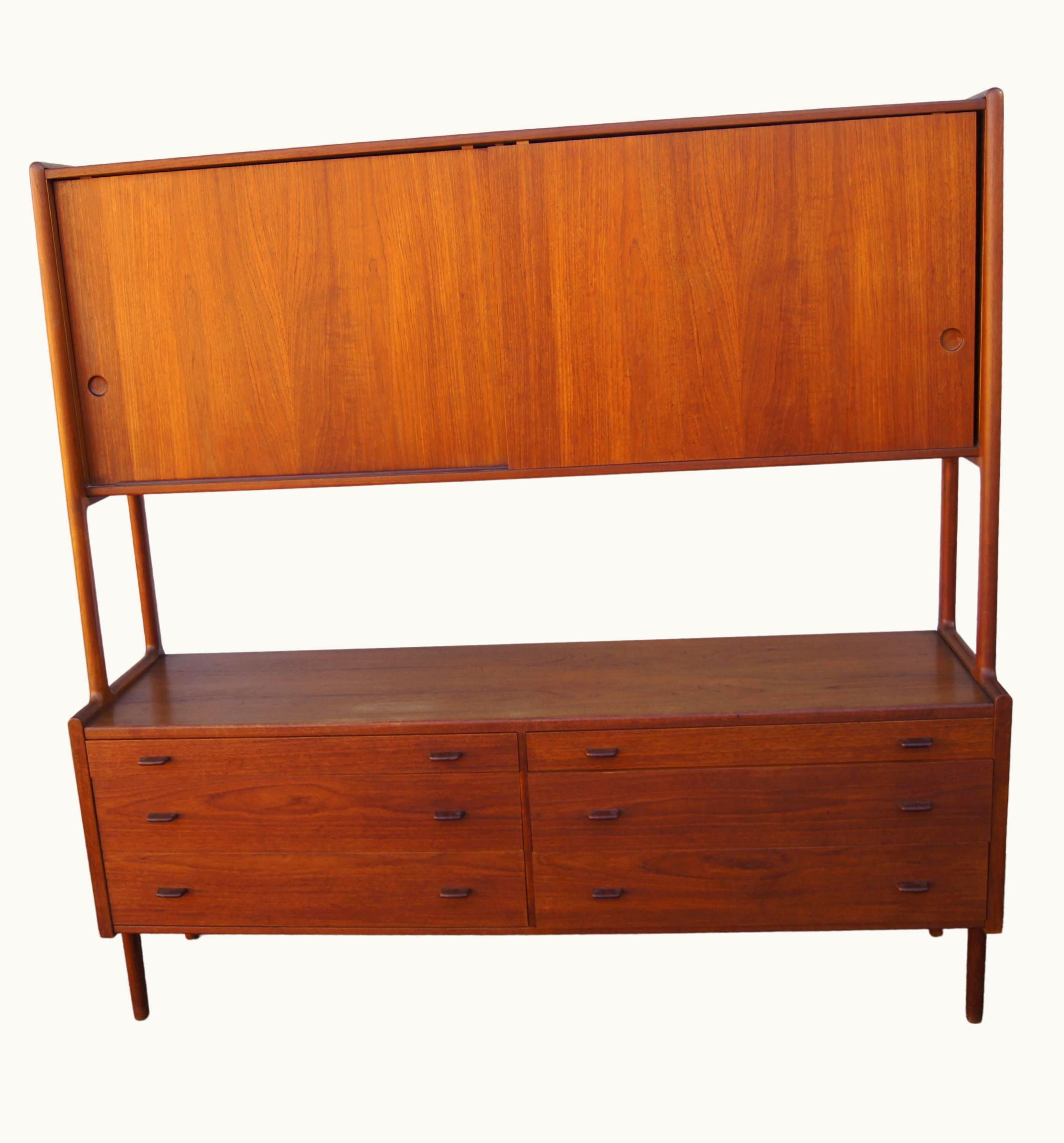 Hans J. Wegner Hans J. Wegner Teak Sideboard, Model 20, By Hans Wegner For Ry Møbler UZ0191310