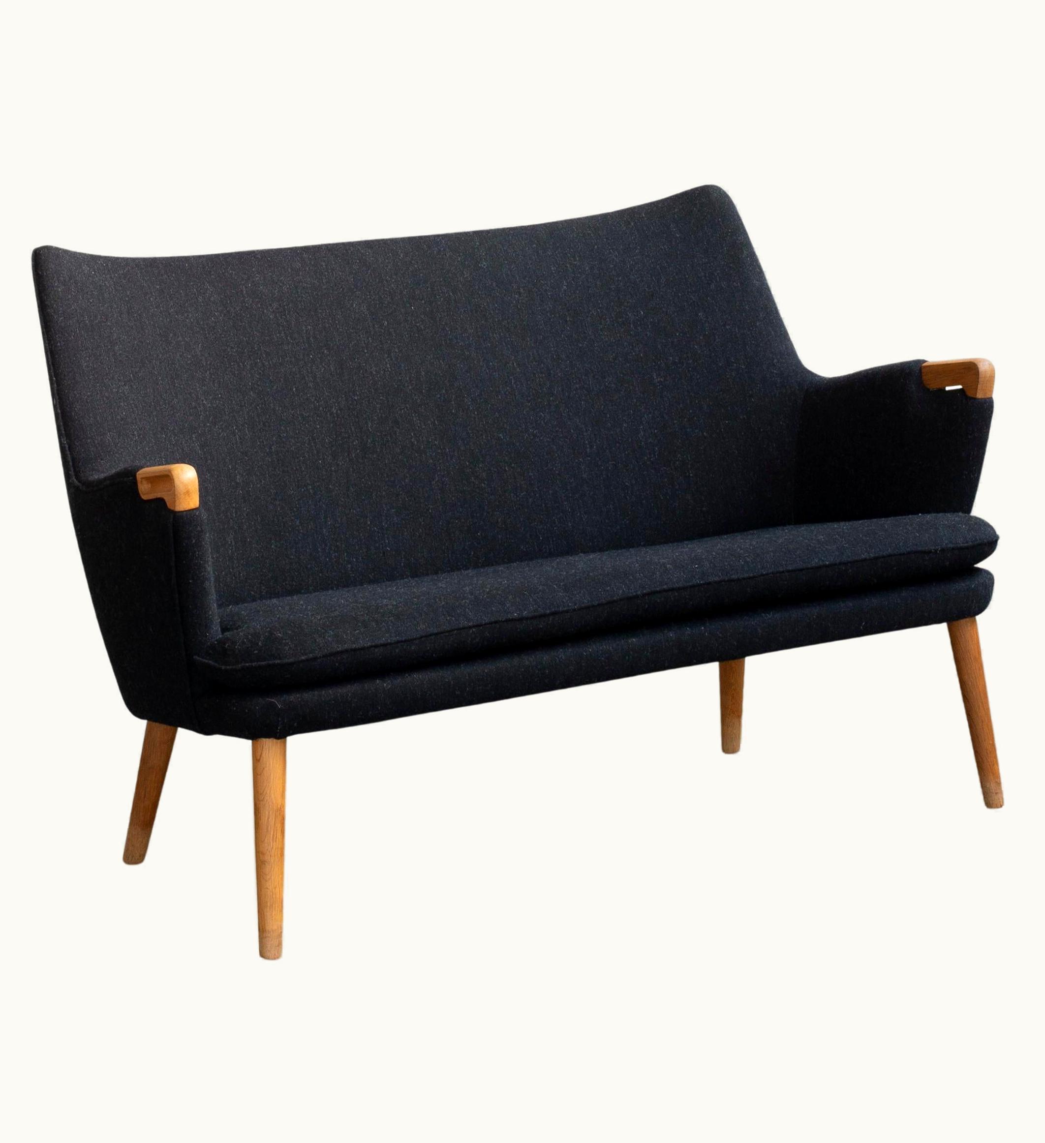 Hans J. Wegner Hans J. Wegner Two-Seat Sofa In Oak And Fabric For AP Stolen UZ0191350