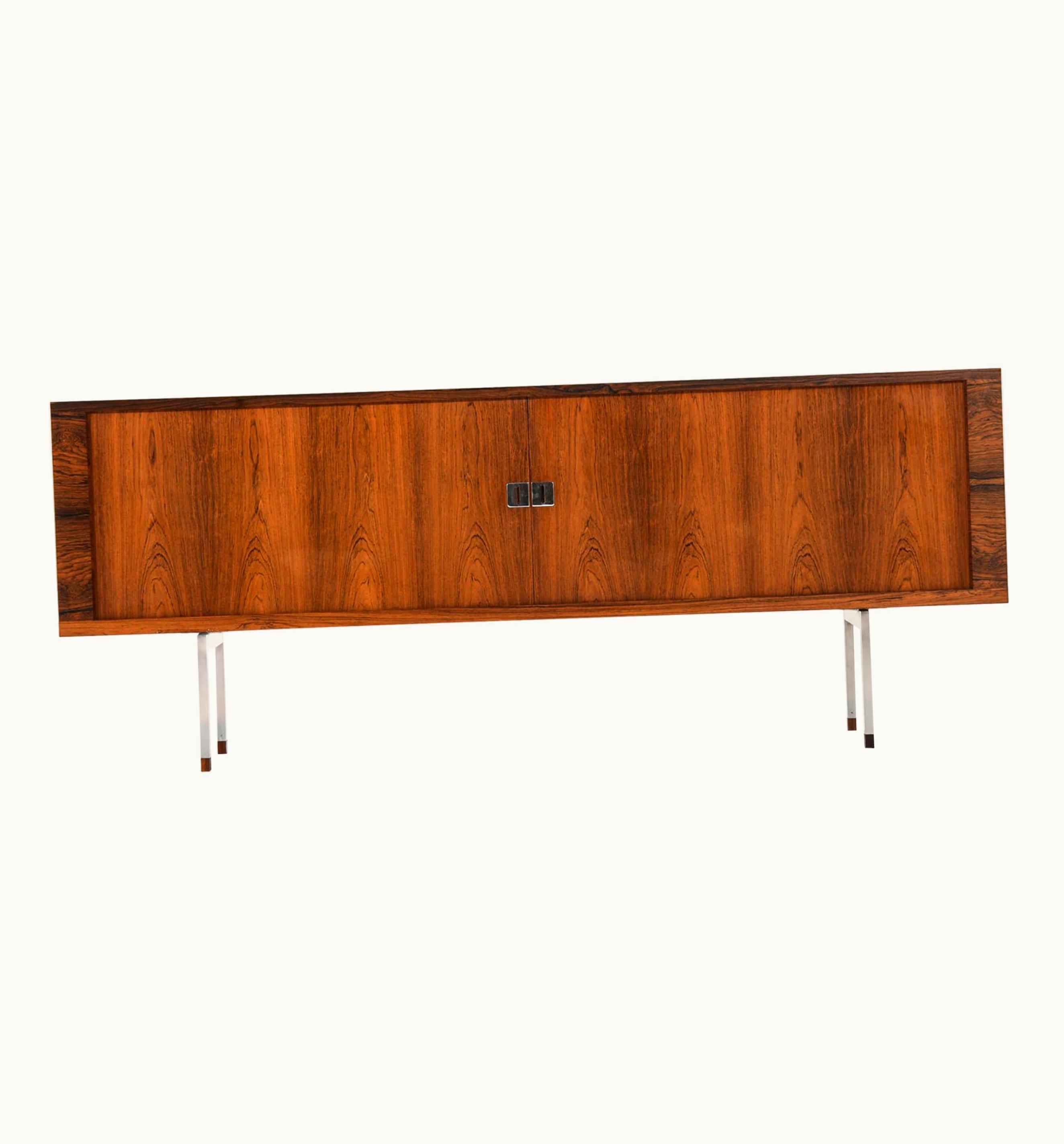 Hans J. Wegner Hans J. Wegner Sideboard Model RY-25 / President Produced By Ry Møbler In Denmark