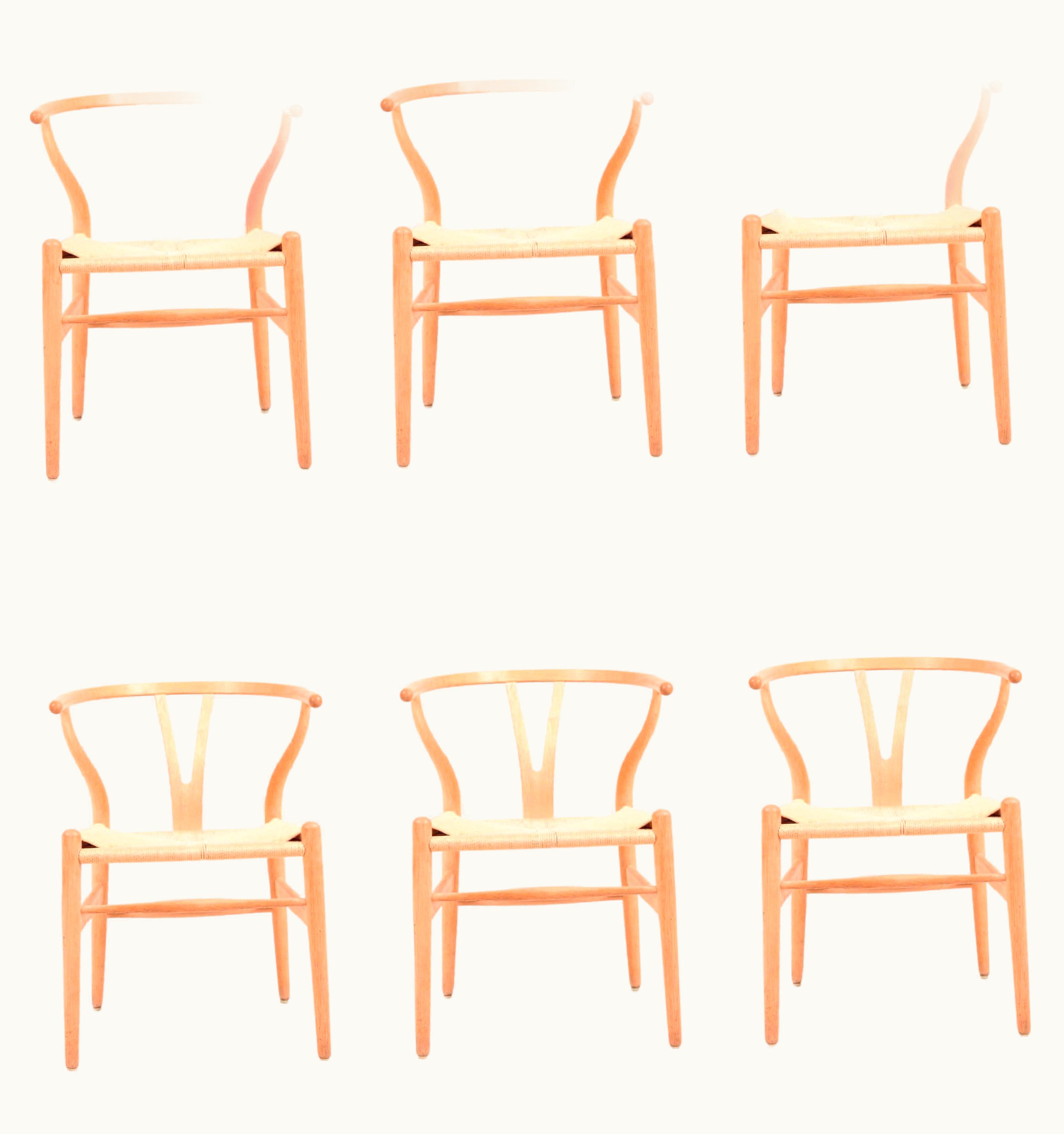 Hans J. Wegner Hans J. Wegner Set Of Six Midcentury Wishbone Chairs In Patinated Oak By Hans Wegner, 1960s UZ0191448