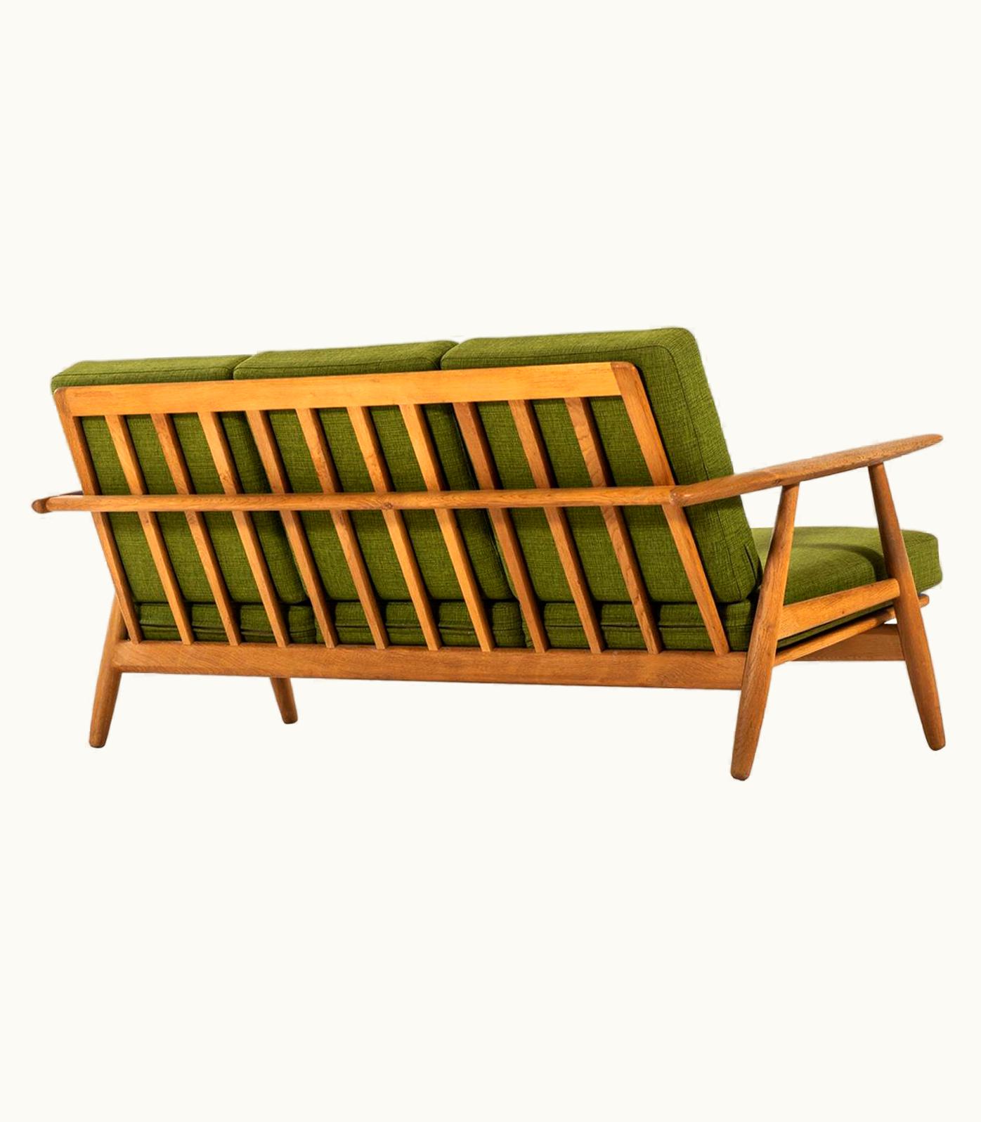 Hans J. Wegner Hans J. Wegner Sofa Model GE-240 / Cigar Produced By GETAMA In Denmark UZ0191488