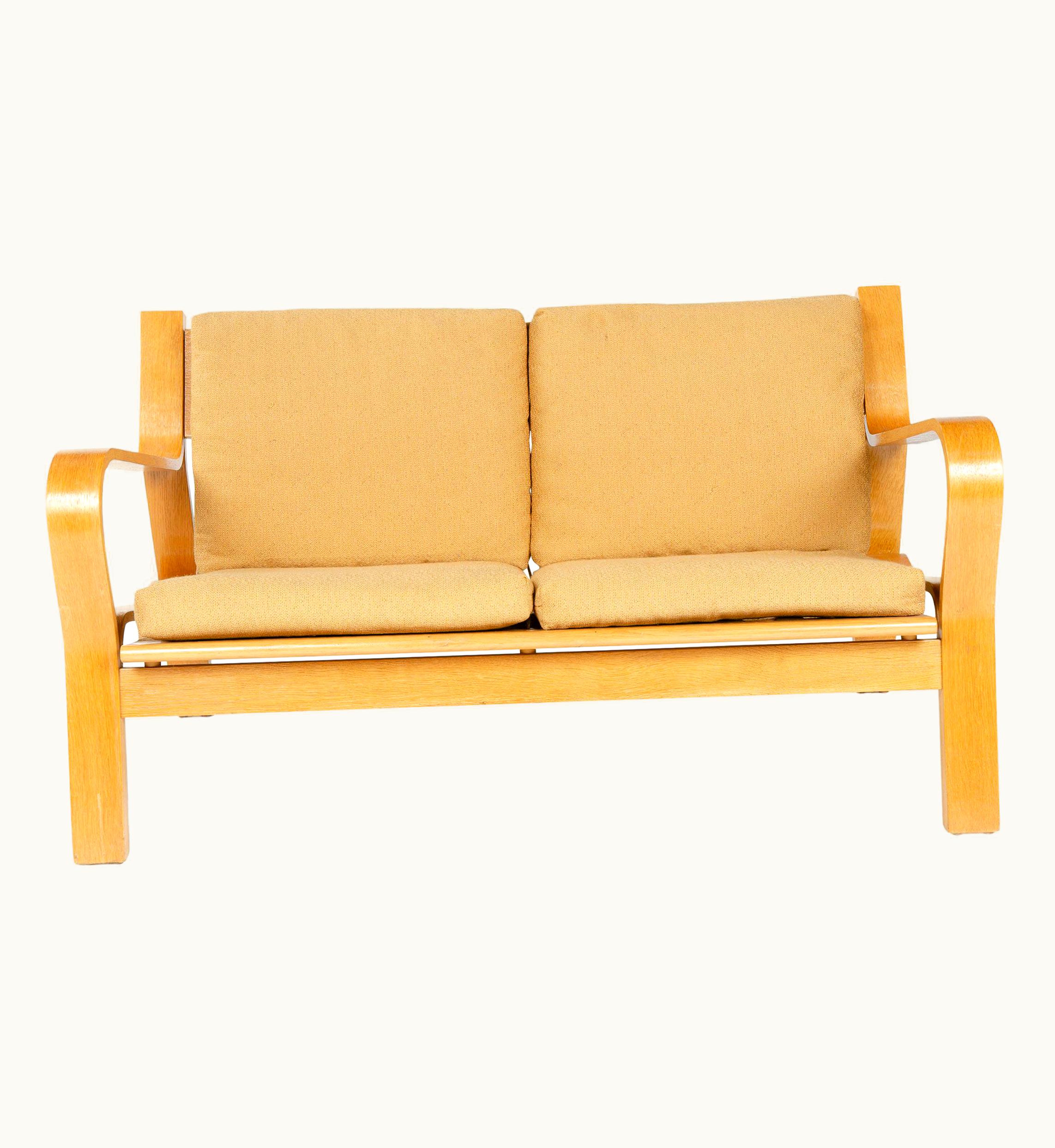 Hans J. Wegner Hans J. Wegner 1960s GE671 Settee By Hans J. Wegner For GETAMA In Laminated Oak